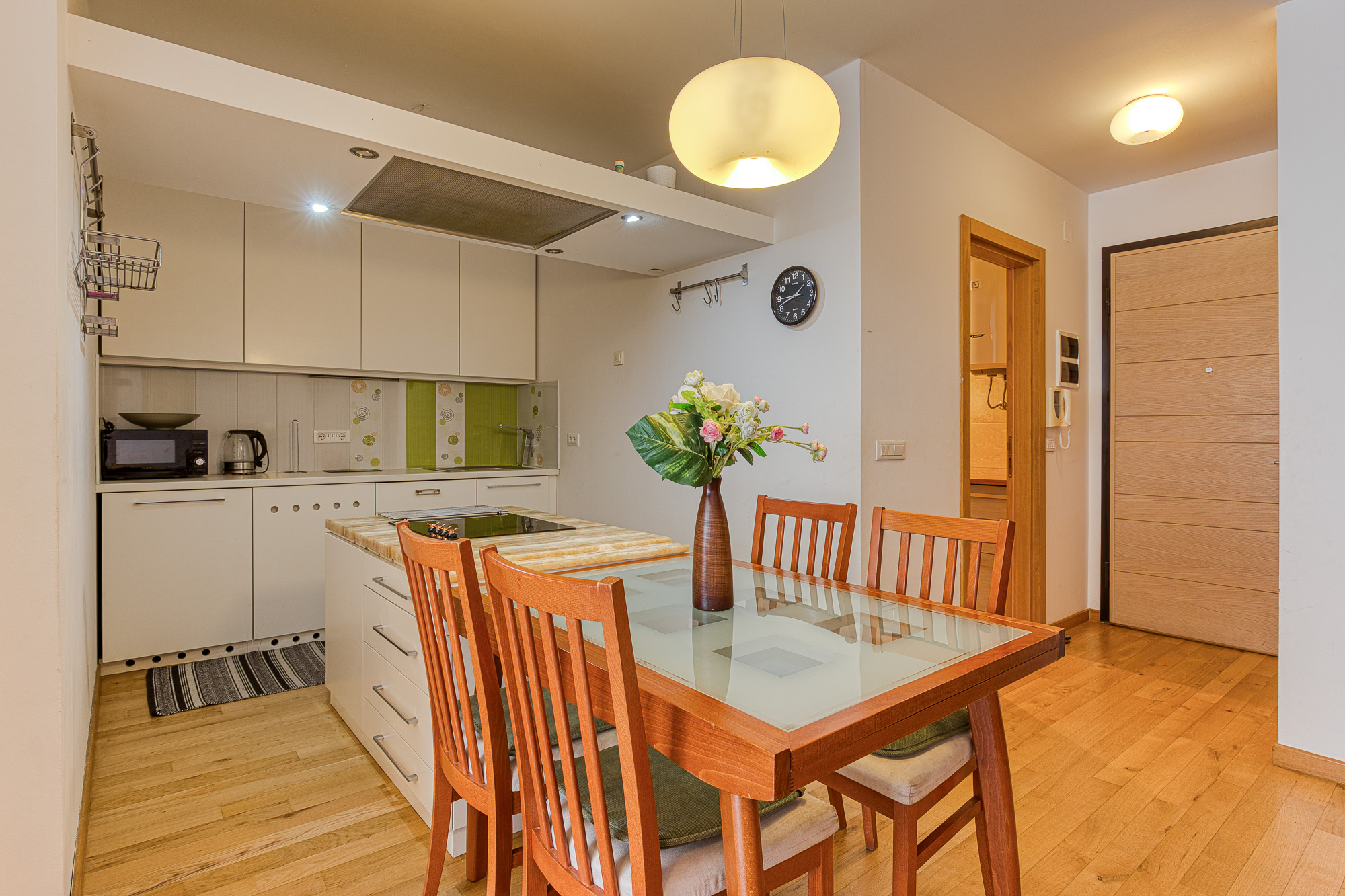 Modern, Comfortable, and Fully Equipped One-Bedroom Apartment Near the Beach