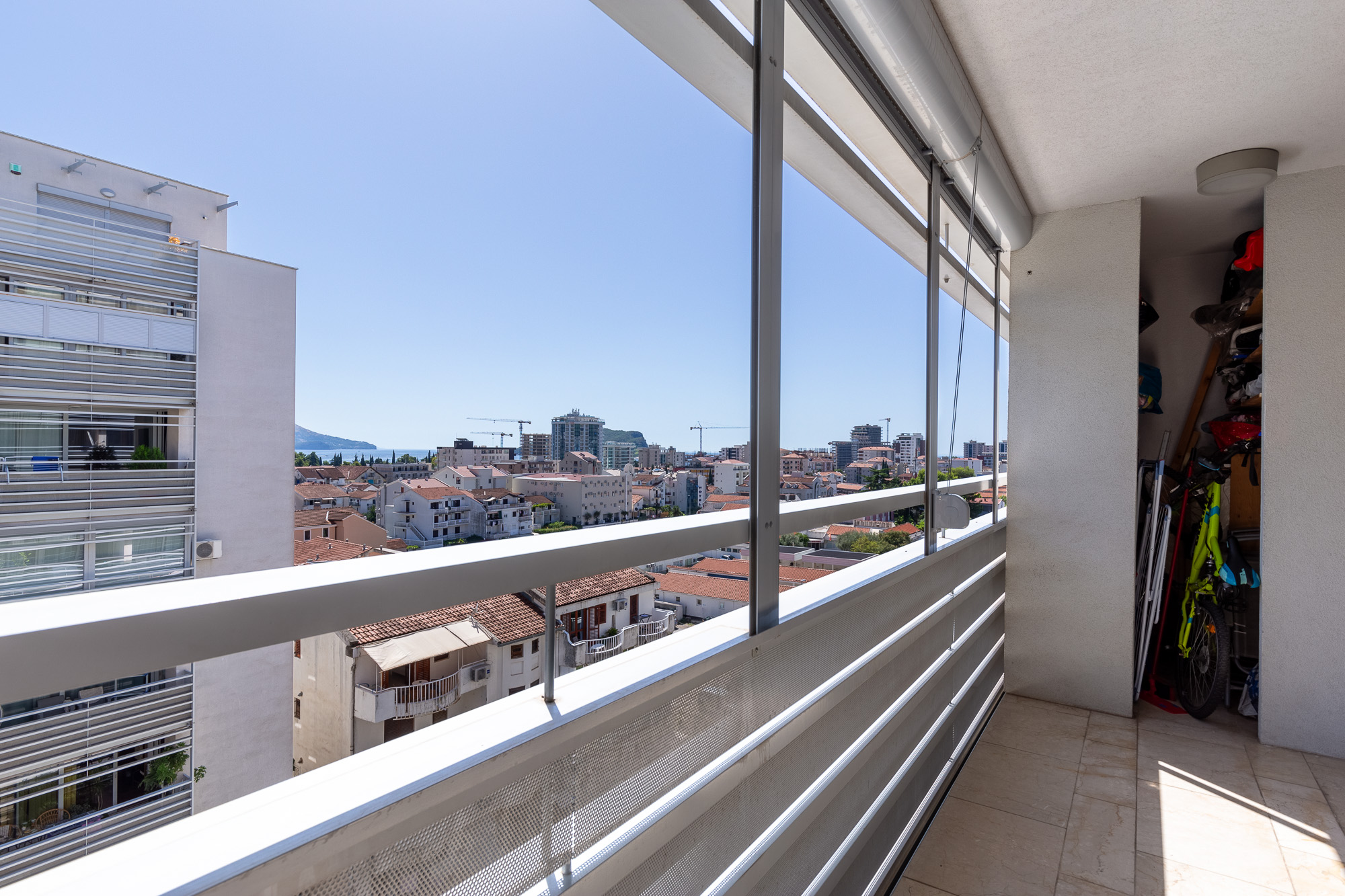 Modern, Comfortable, and Fully Equipped One-Bedroom Apartment Near the Beach