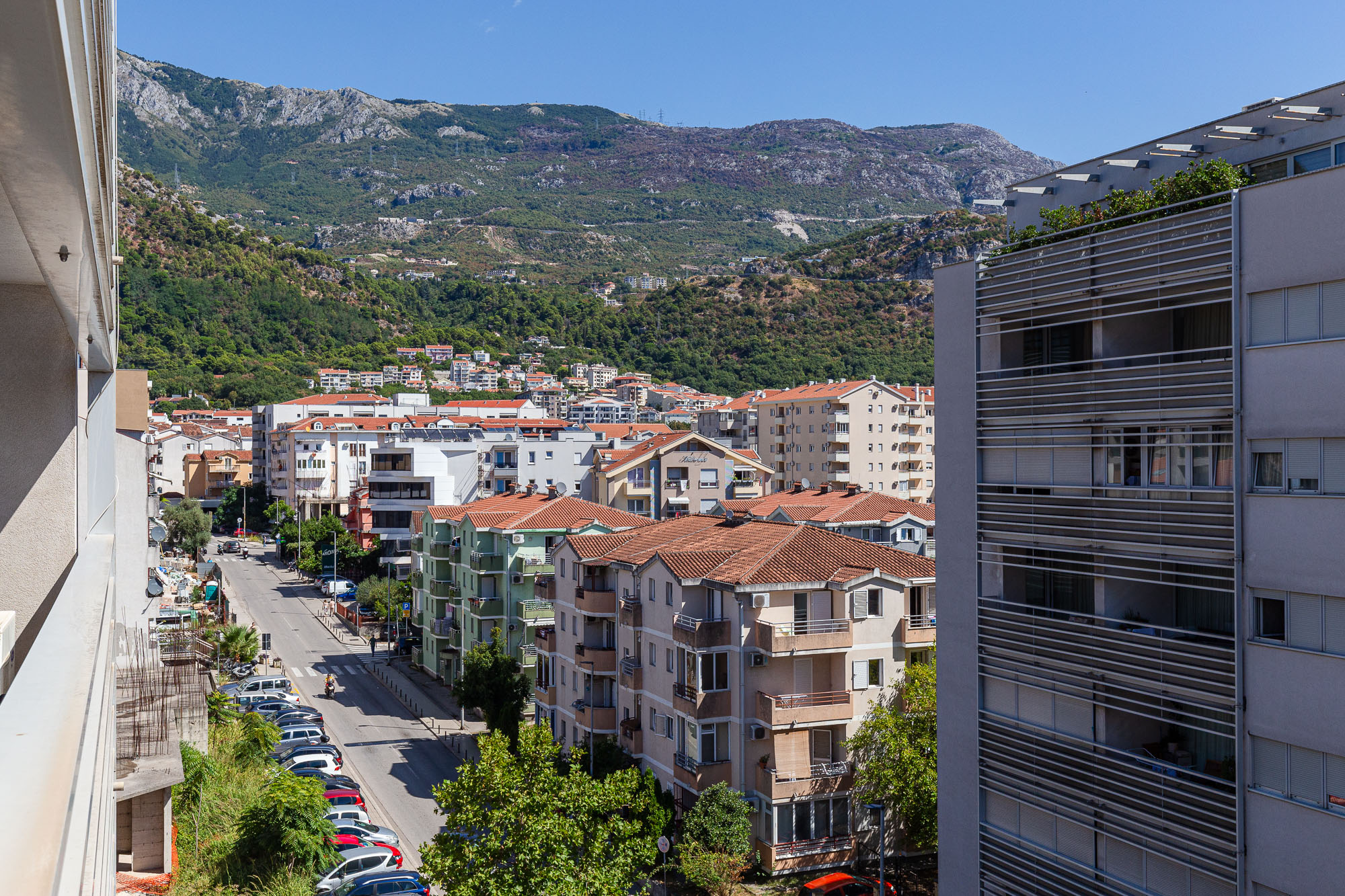 Modern, Comfortable, and Fully Equipped One-Bedroom Apartment Near the Beach