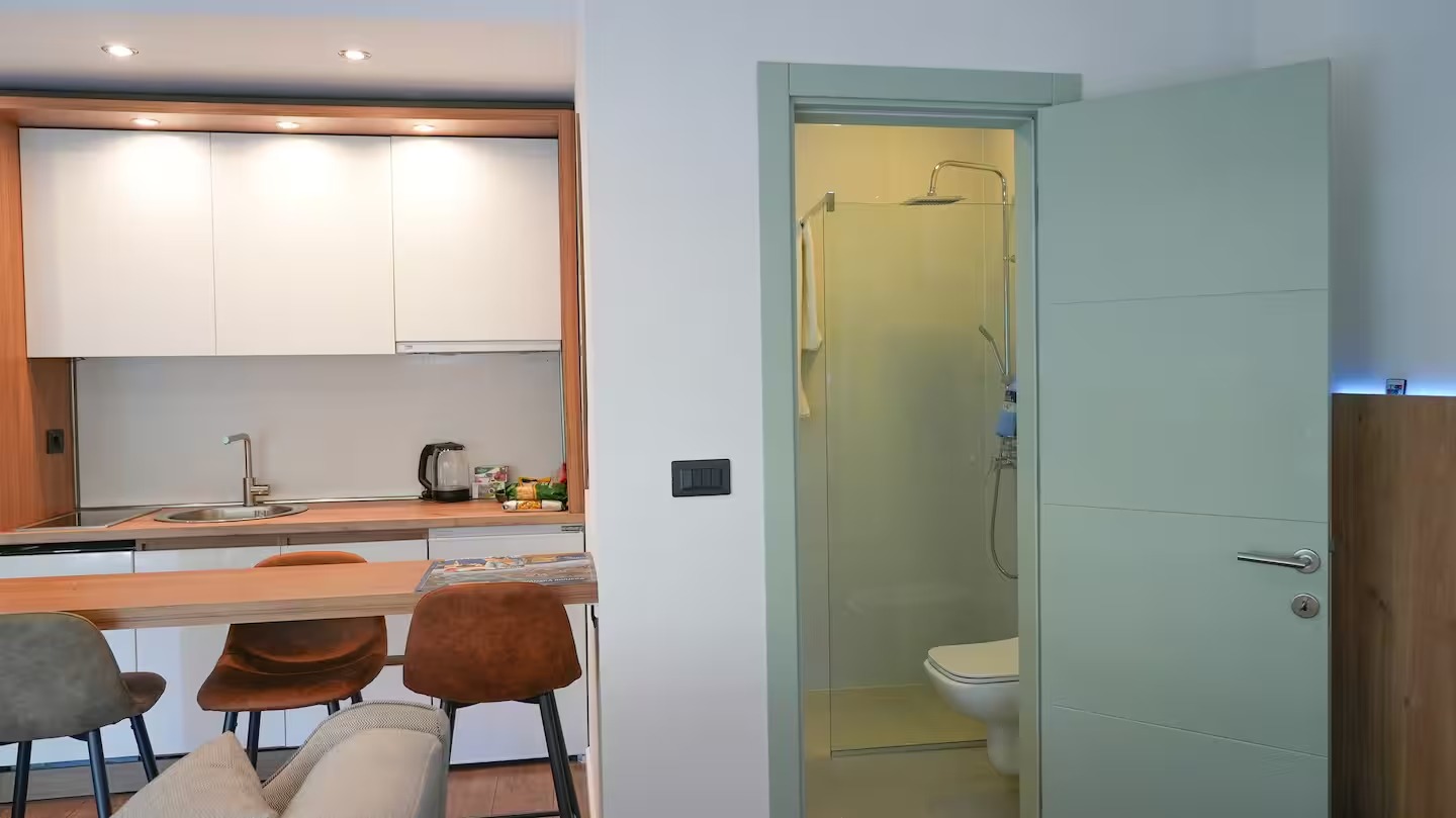 Unique Studio with Modern Design and California Charm – Your New Home or Investment!