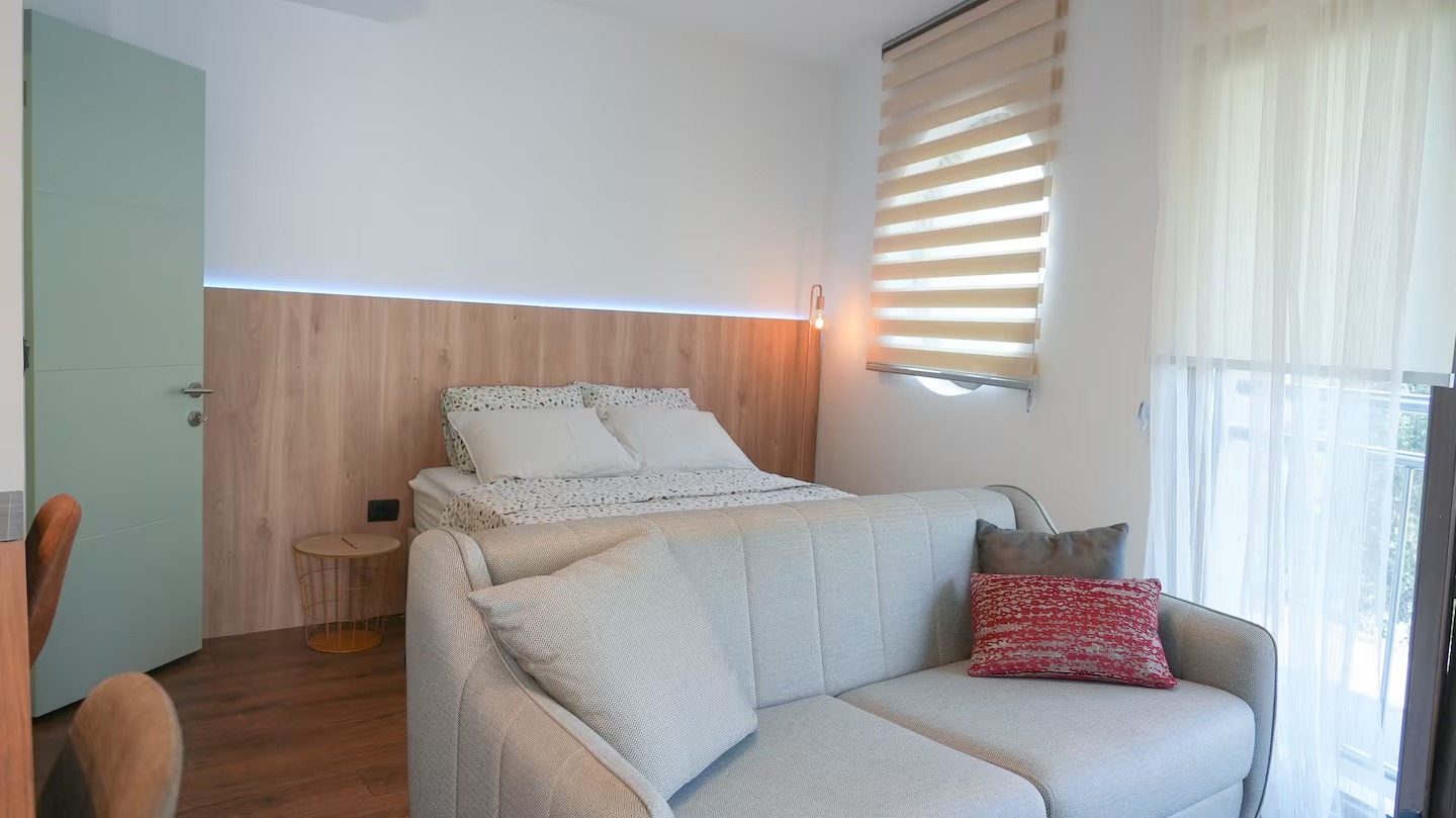 Unique Studio with Modern Design and California Charm – Your New Home or Investment!