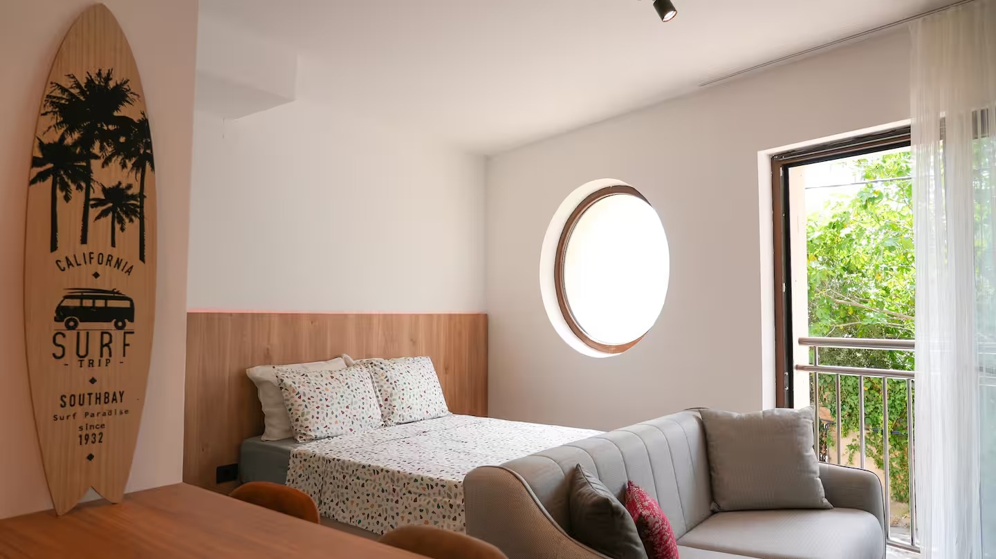 Unique Studio with Modern Design and California Charm – Your New Home or Investment!