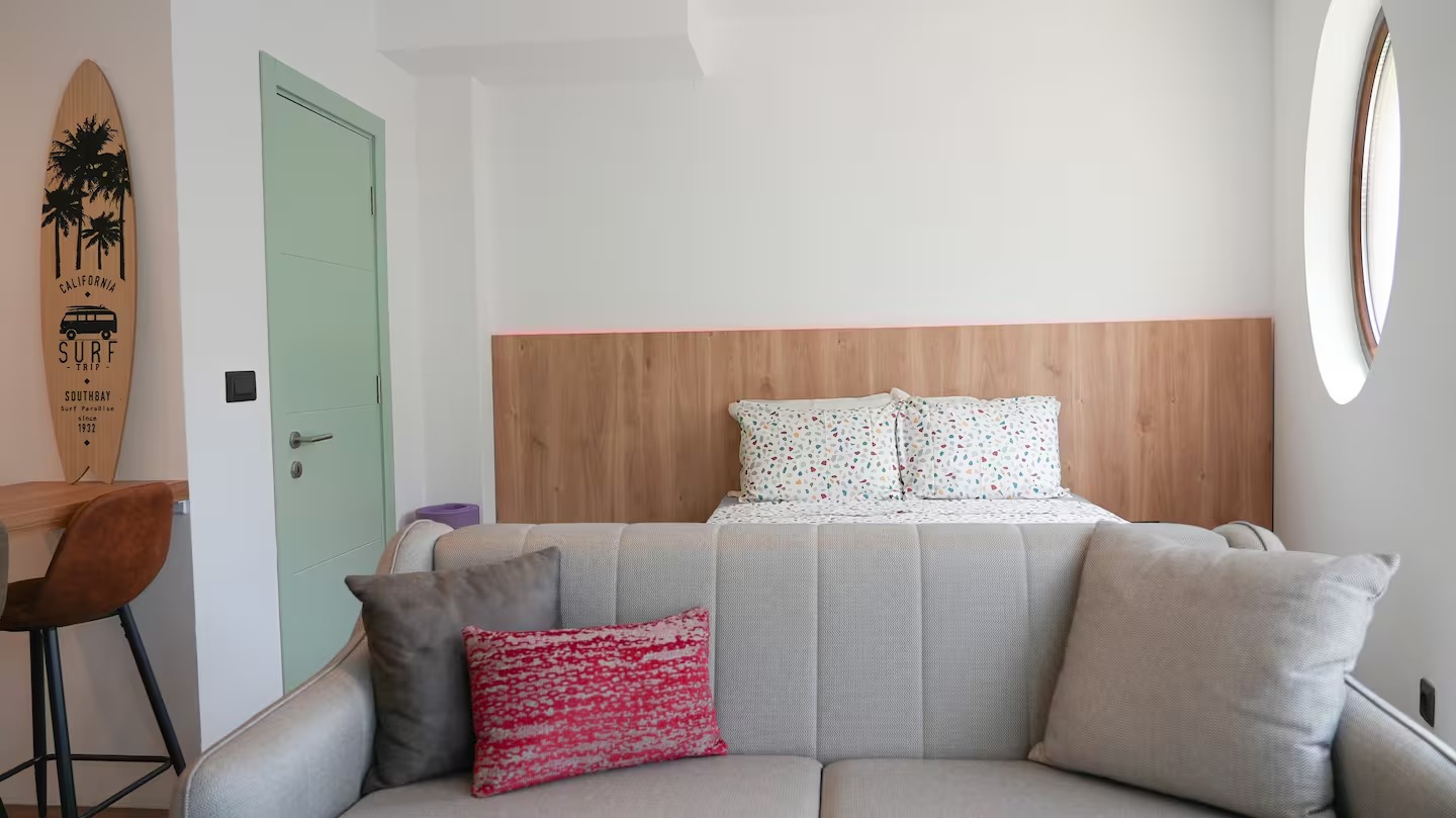 Unique Studio with Modern Design and California Charm – Your New Home or Investment!