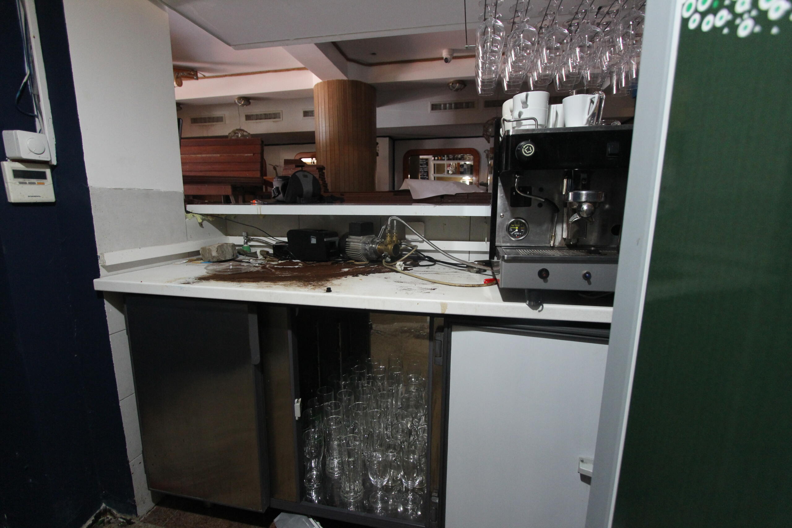 Restaurant first line to the sea in Rafailovici for sale