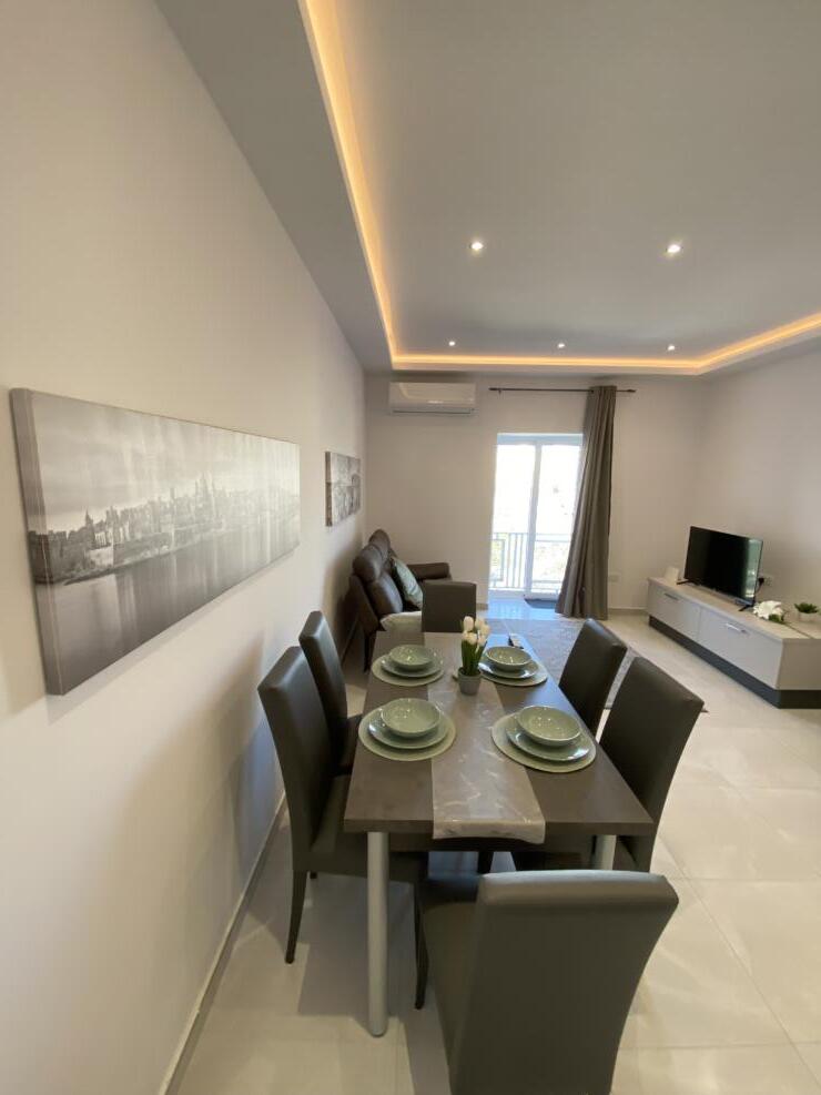 Stunning Designer 2-Bedroom Seafront Penthouse Style Apartment in Pieta