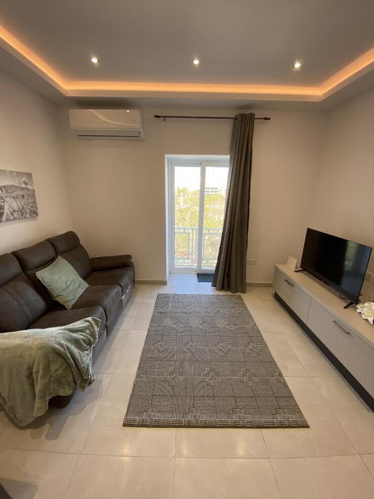 Stunning Designer 2-Bedroom Seafront Penthouse Style Apartment in Pieta