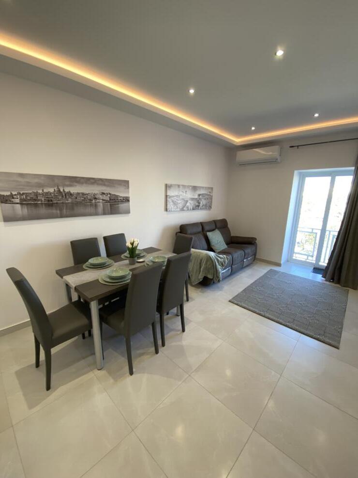 Stunning Designer 2-Bedroom Seafront Penthouse Style Apartment in Pieta