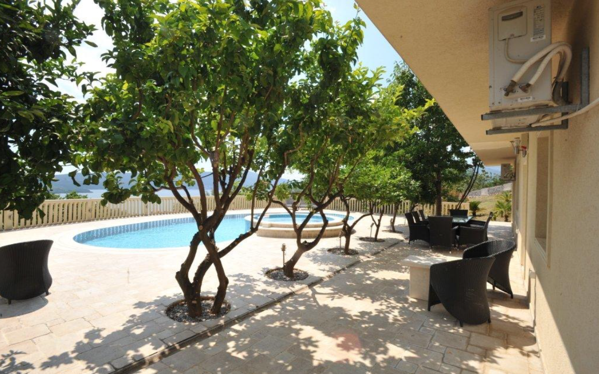 Breathtaking Villa with big pool and yard for sale in Tivat