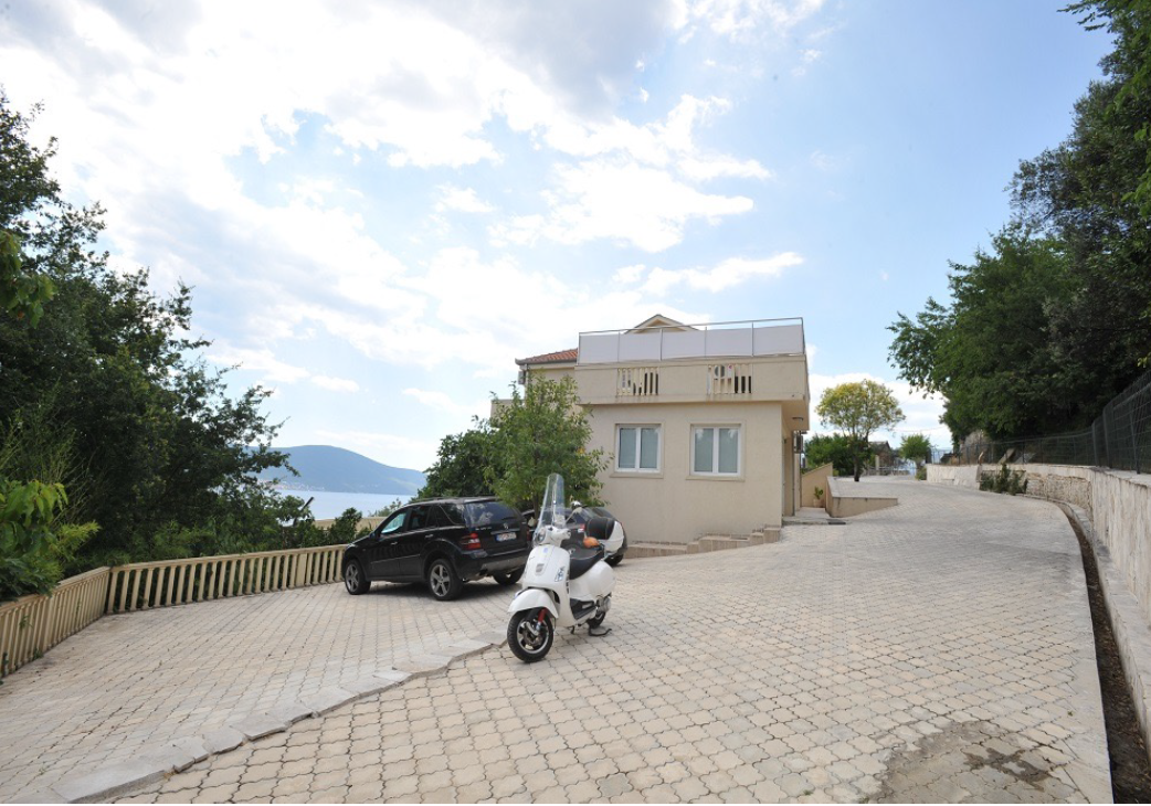 Breathtaking Villa with big pool and yard for sale in Tivat