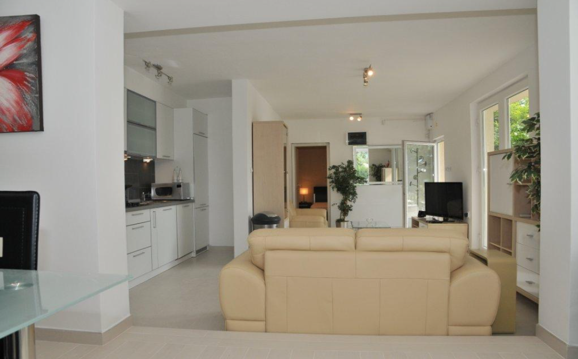 Breathtaking Villa with big pool and yard for sale in Tivat