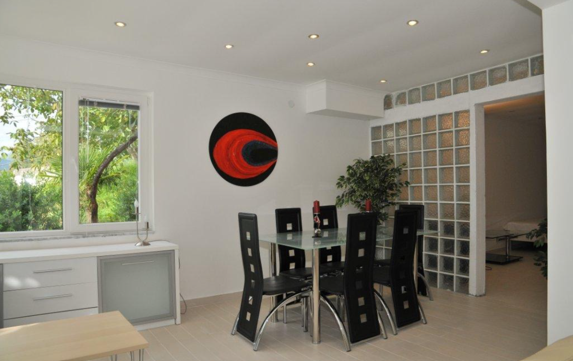 Breathtaking Villa with big pool and yard for sale in Tivat