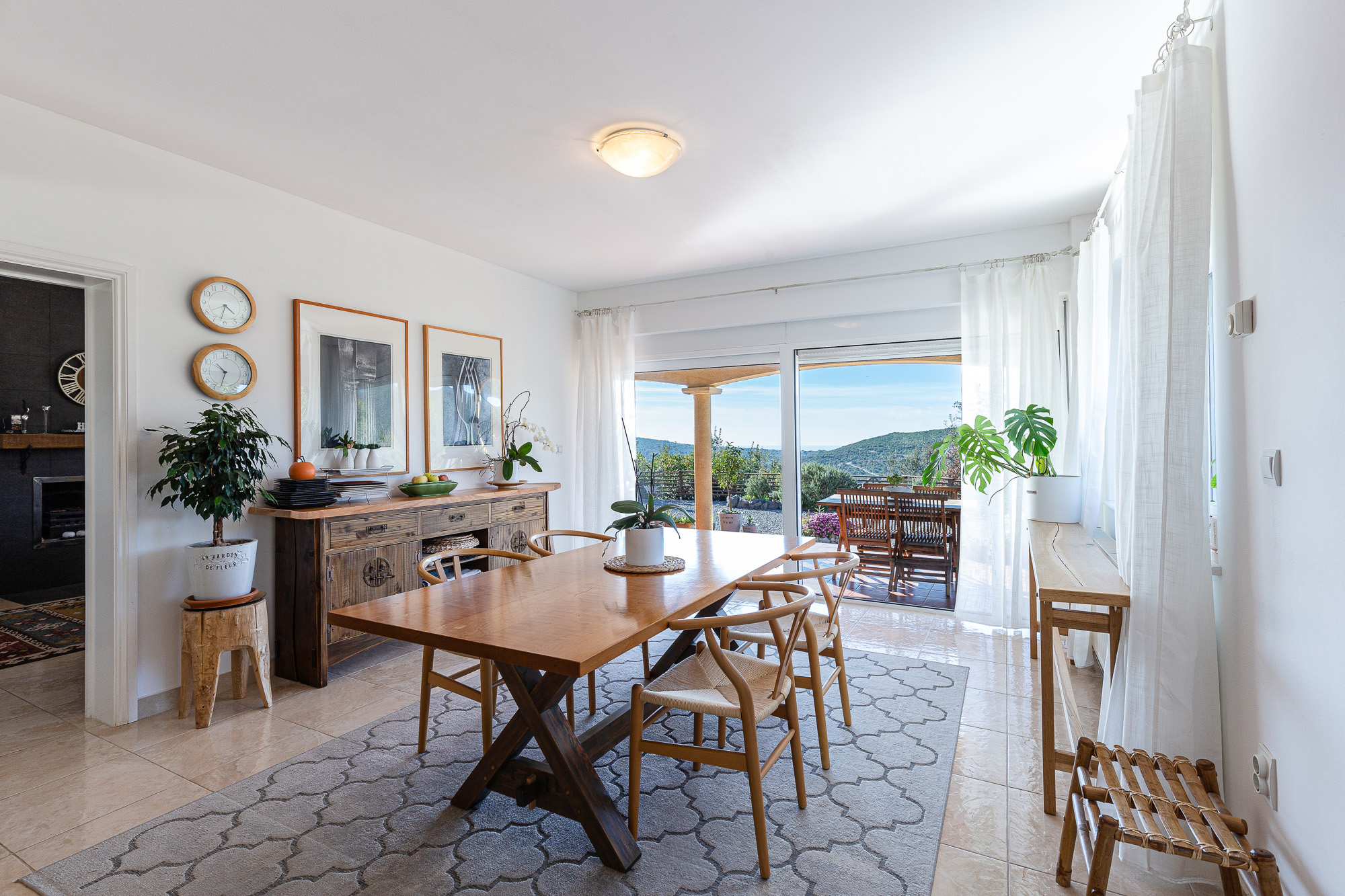 Family Home with Panoramic Nature Views