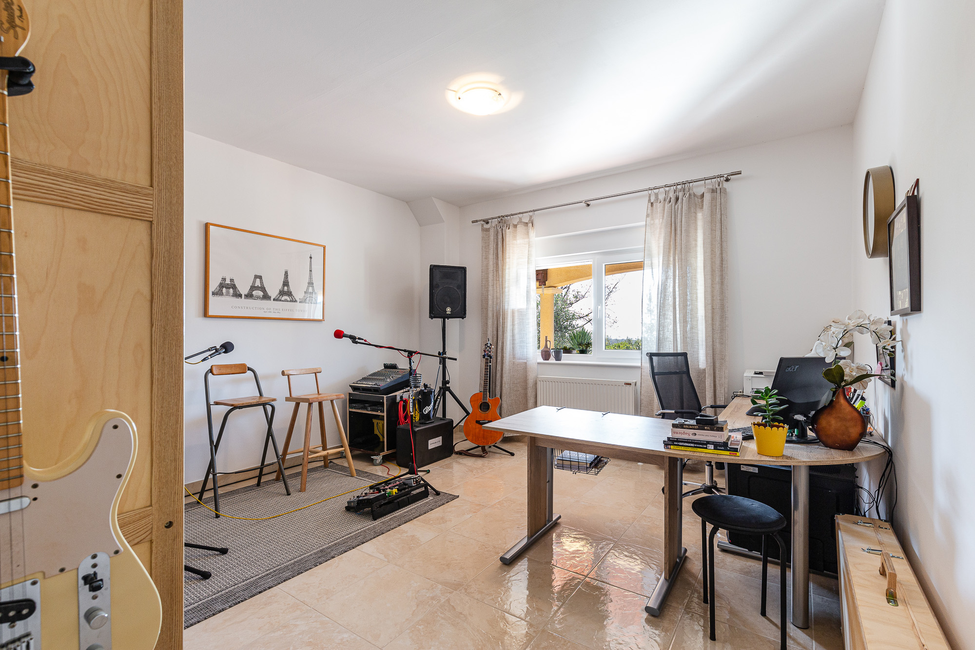 Family Home with Panoramic Nature Views