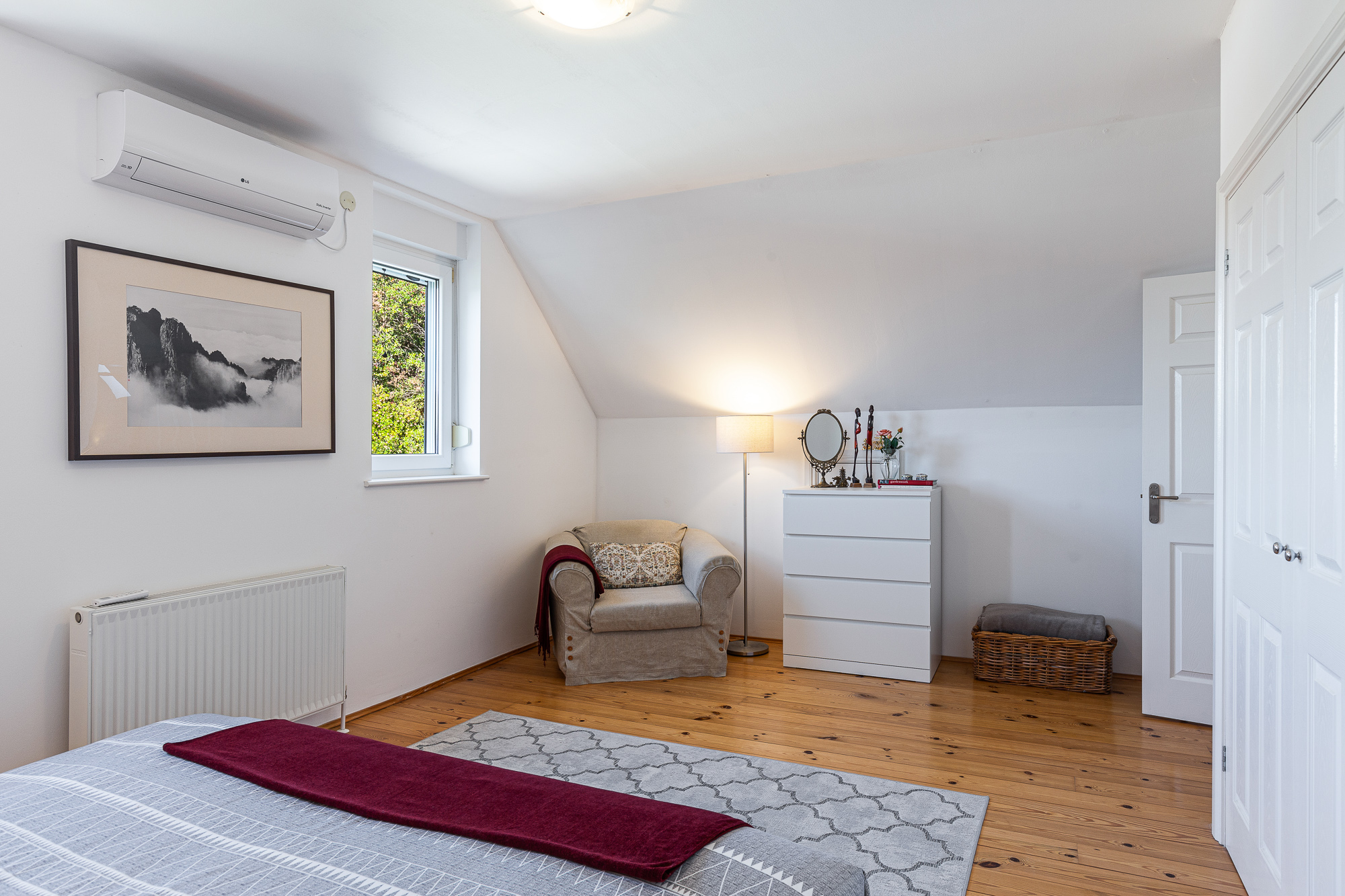 Family Home with Panoramic Nature Views