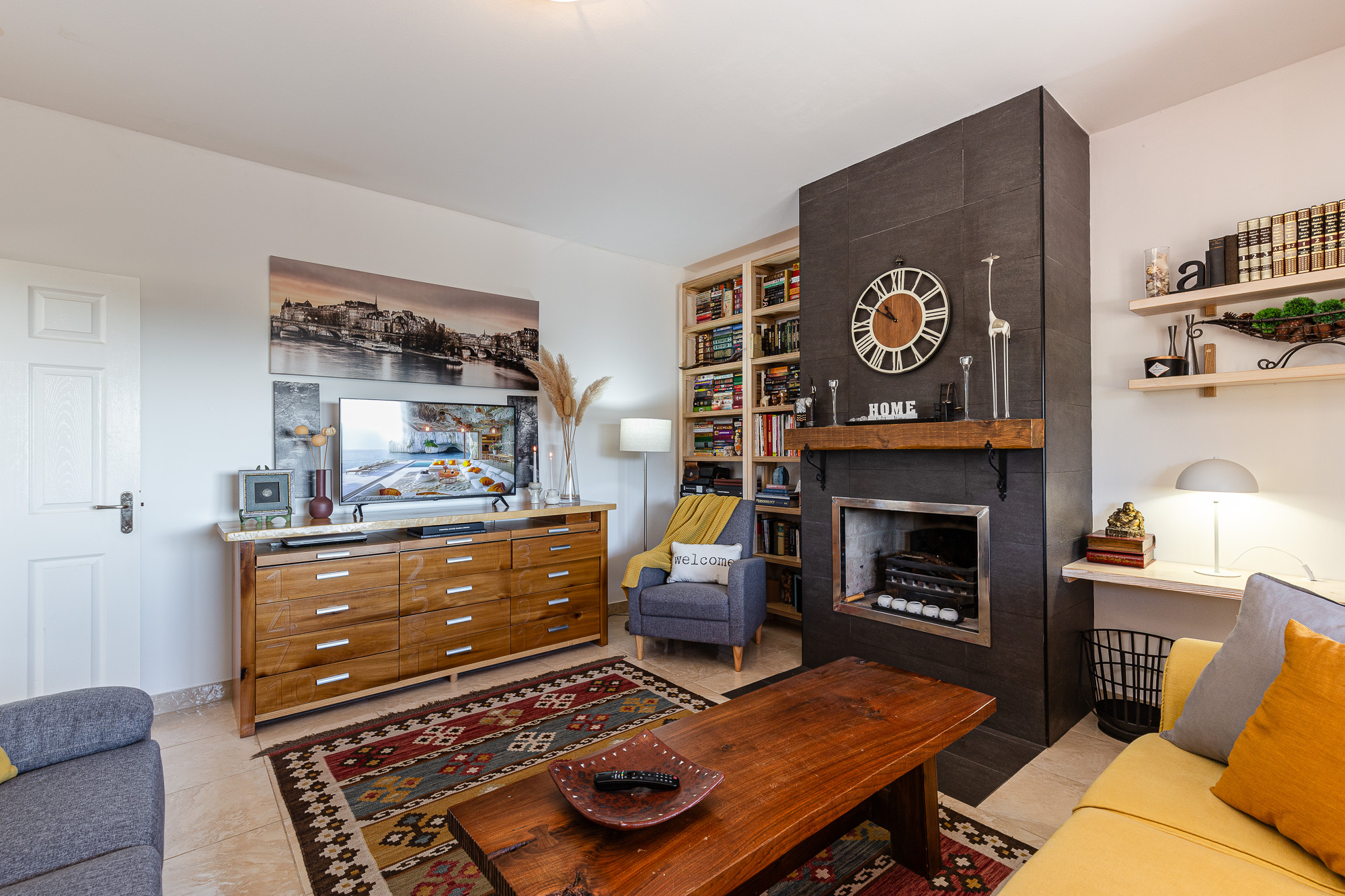 Family Home with Panoramic Nature Views