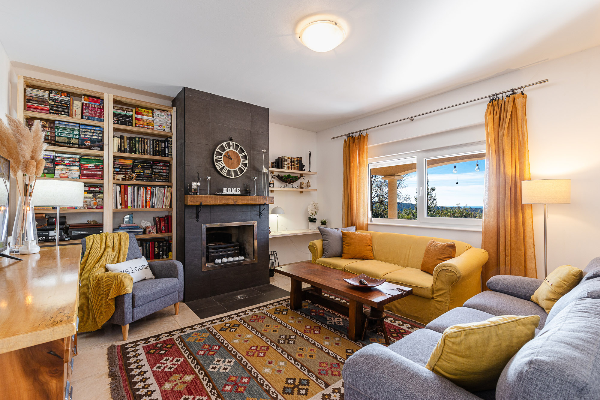 Family Home with Panoramic Nature Views