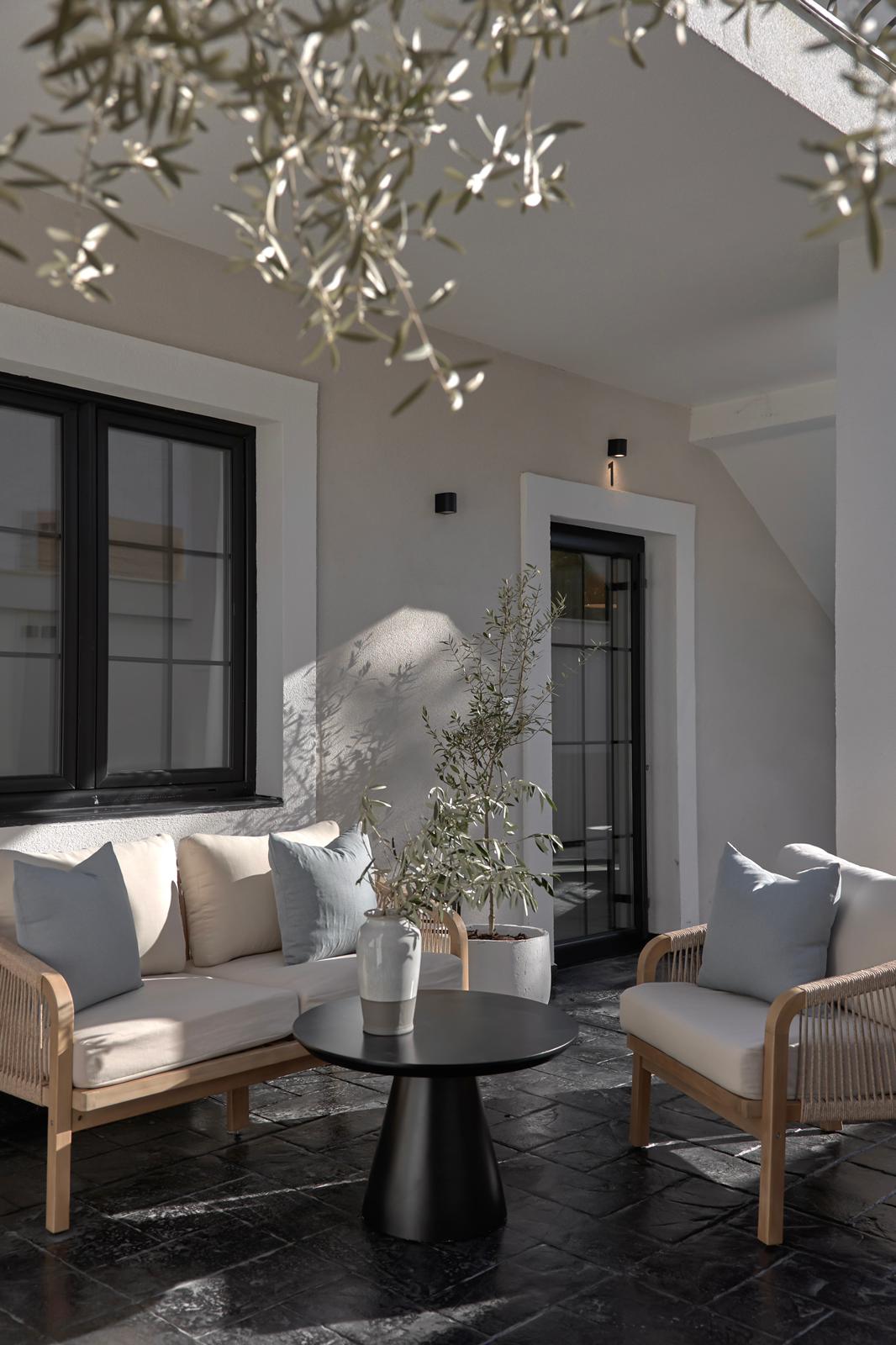 Charming Villa with boutique apartments in Tivat