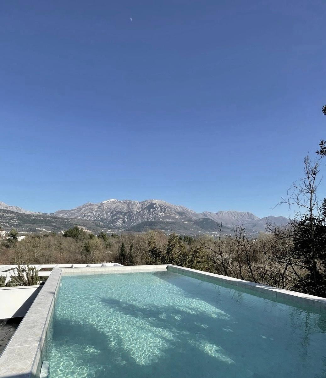 Charming Villa with boutique apartments in Tivat