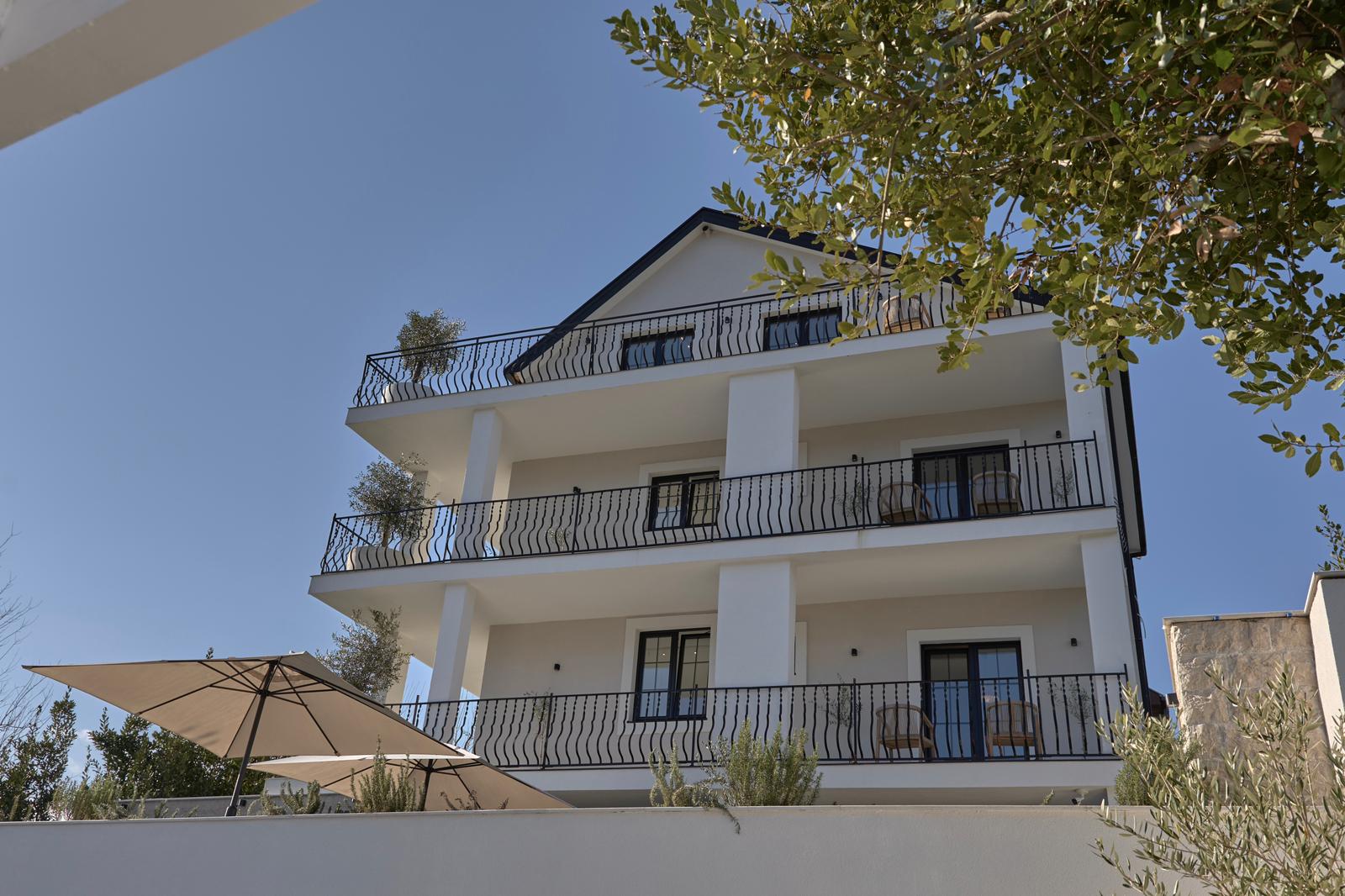 Charming Villa with boutique apartments in Tivat
