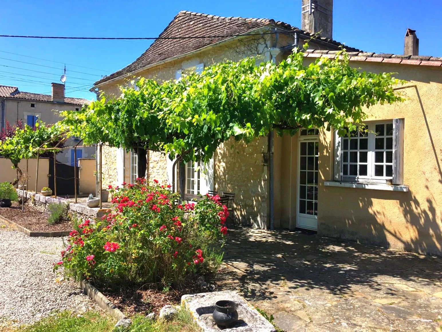 Charming Stone House in the Heart of Eymet, with private garden and pool, Aquitaine – France – BVI83571