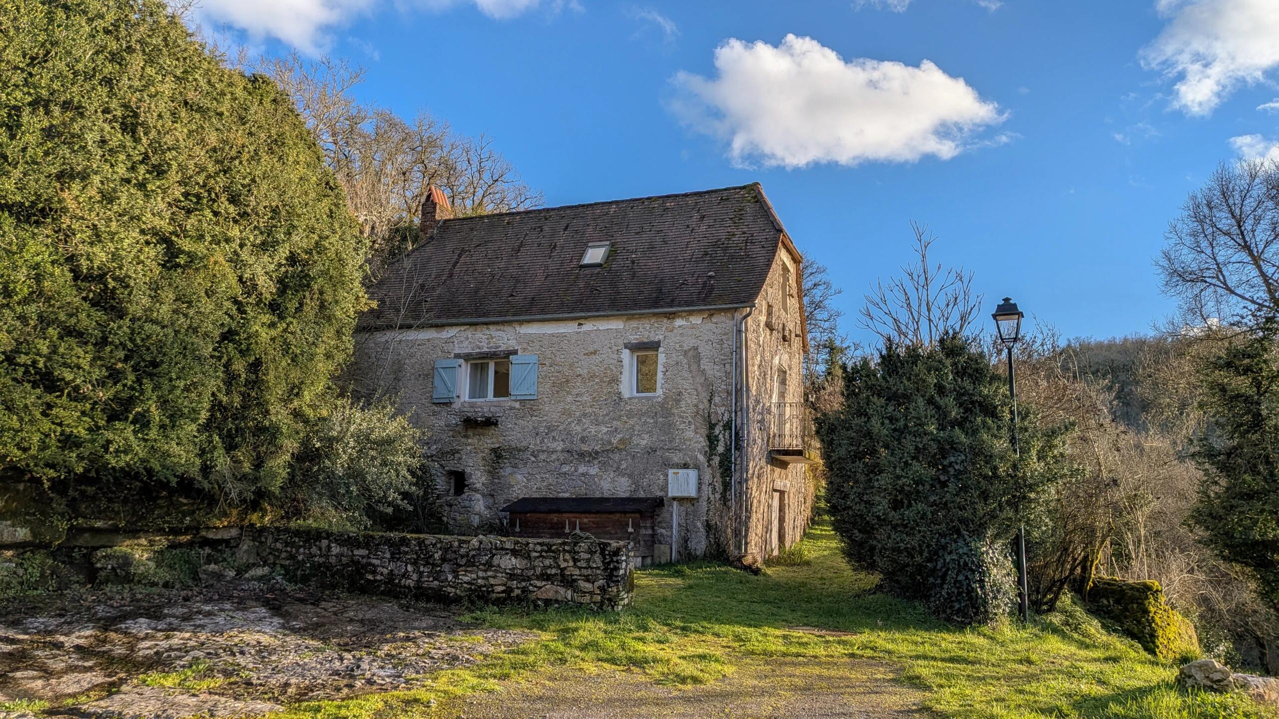 Lovely pied-à-terre with stunning views, Midi-Pyrénées – France – BVI84153