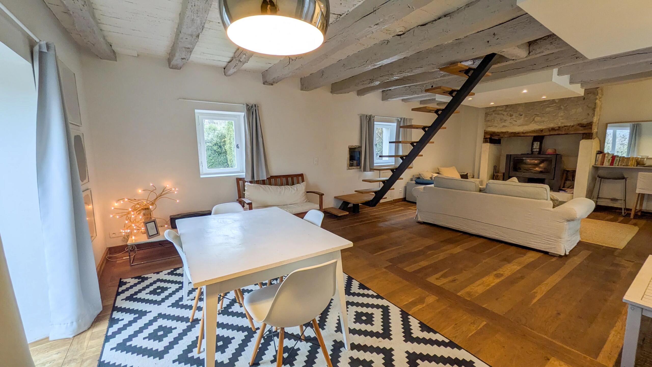 Lovely pied-à-terre with stunning views, Midi-Pyrénées – France – BVI84153