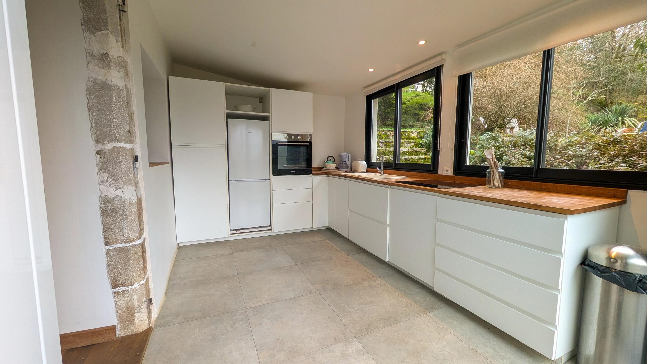 Lovely pied-à-terre with stunning views, Midi-Pyrénées – France – BVI84153