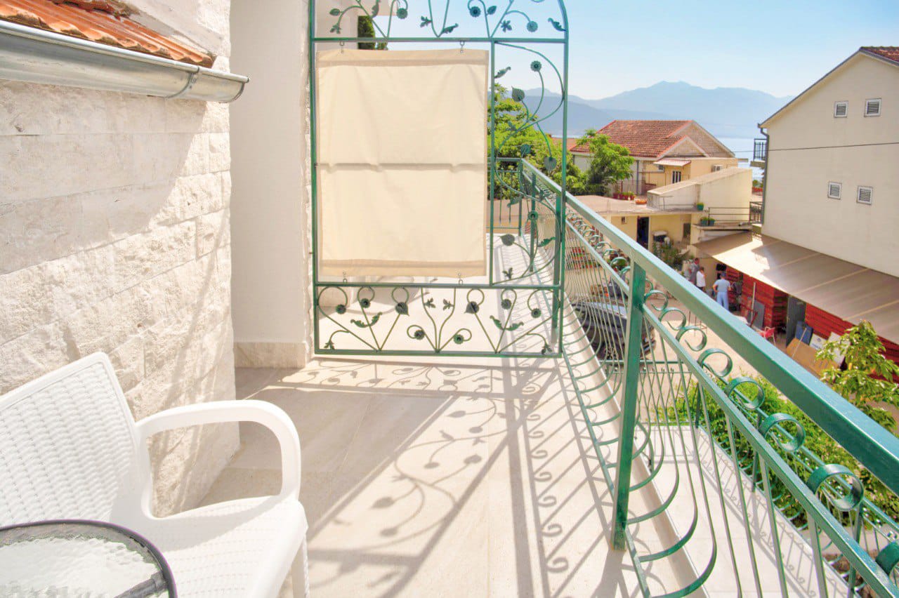 Duplex One-Bedroom Apartment in Baosici – 20m from the Sea with Terraces