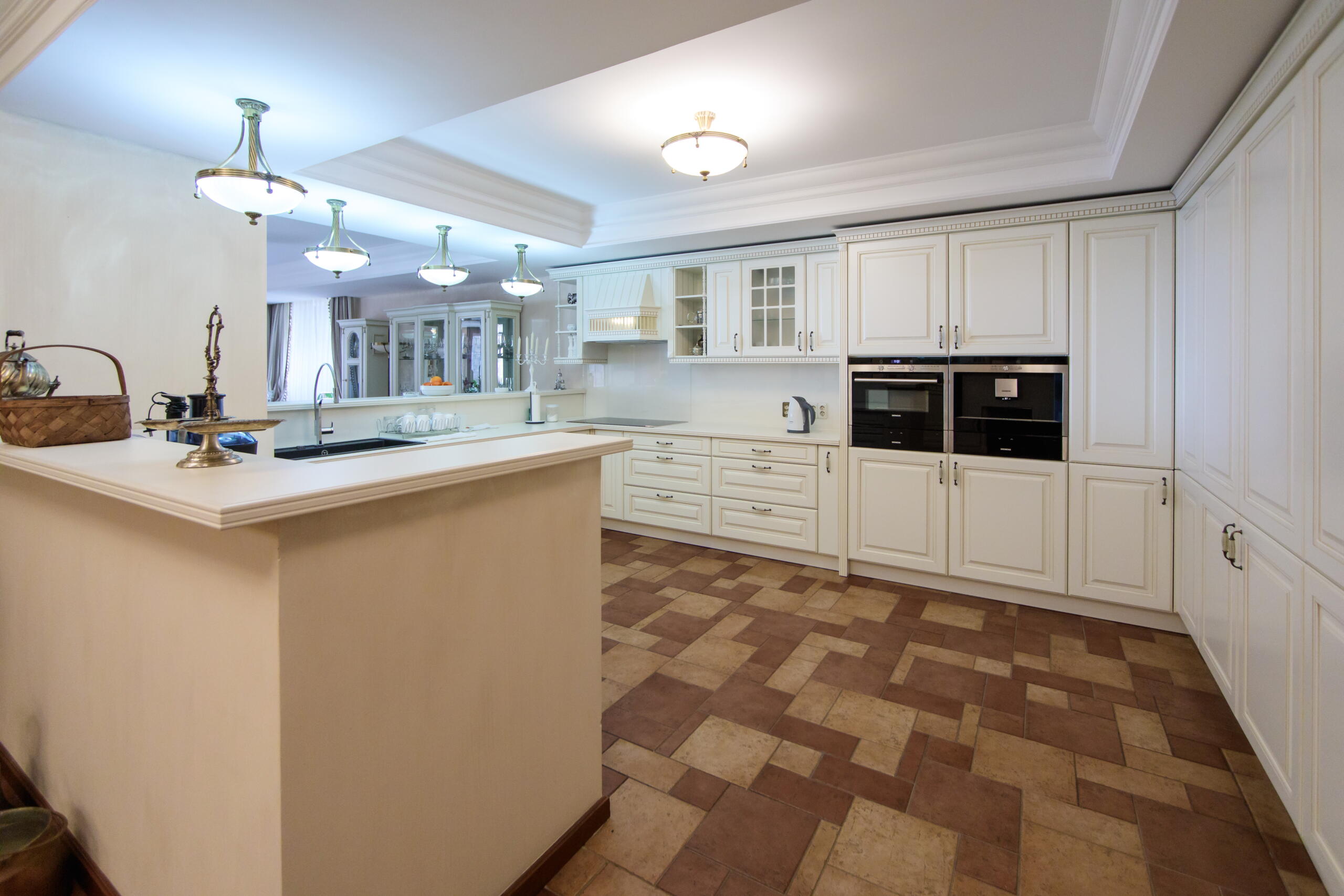 Villa 1200m²: Exclusive Residence by the Sea