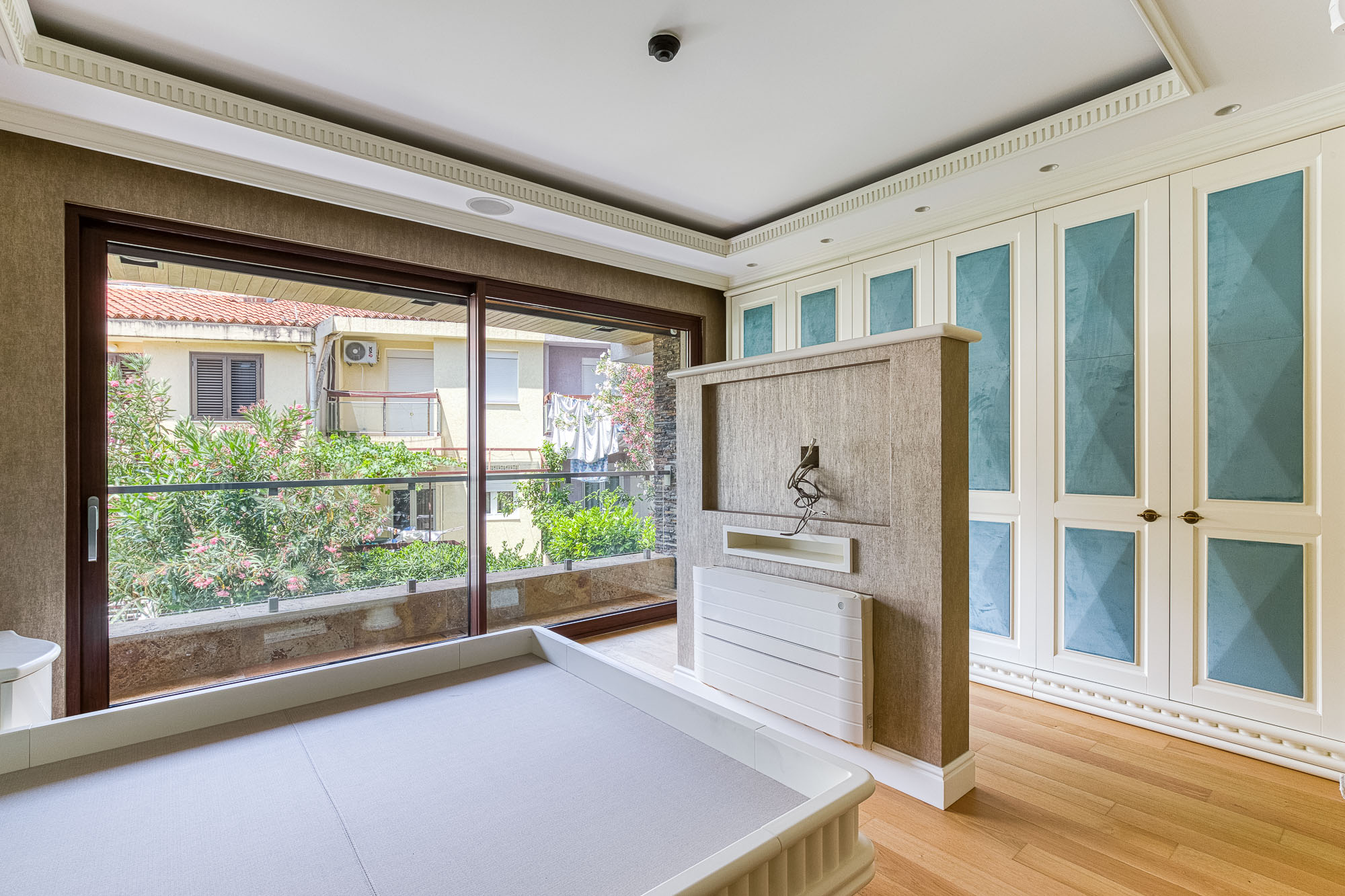 Luxurious One-Bedroom Apartment with Designer Interior