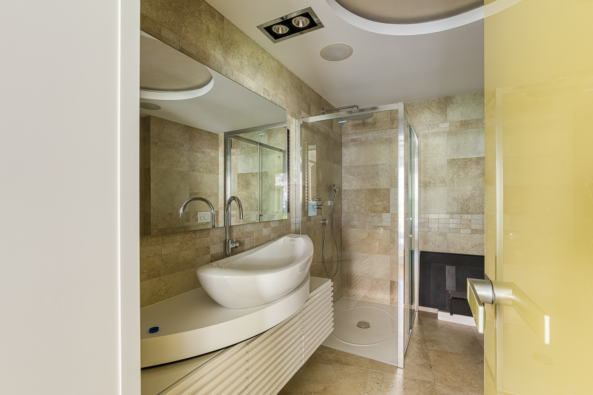 Luxurious One-Bedroom Apartment with Designer Interior