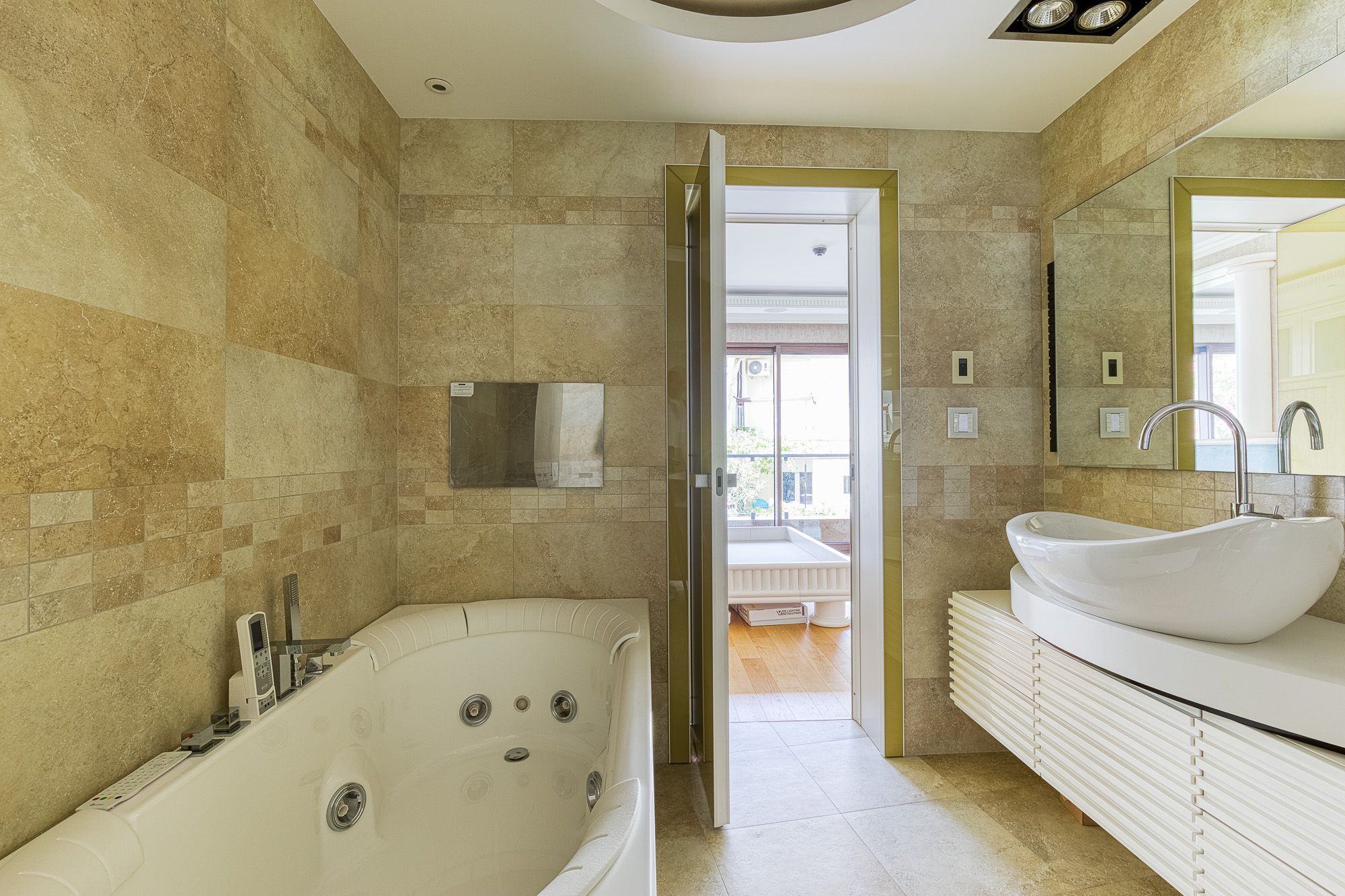 Luxurious One-Bedroom Apartment with Designer Interior