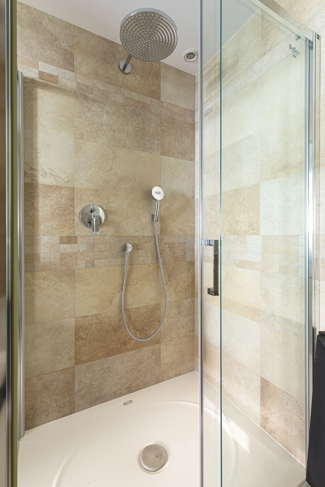 Luxurious One-Bedroom Apartment with Designer Interior