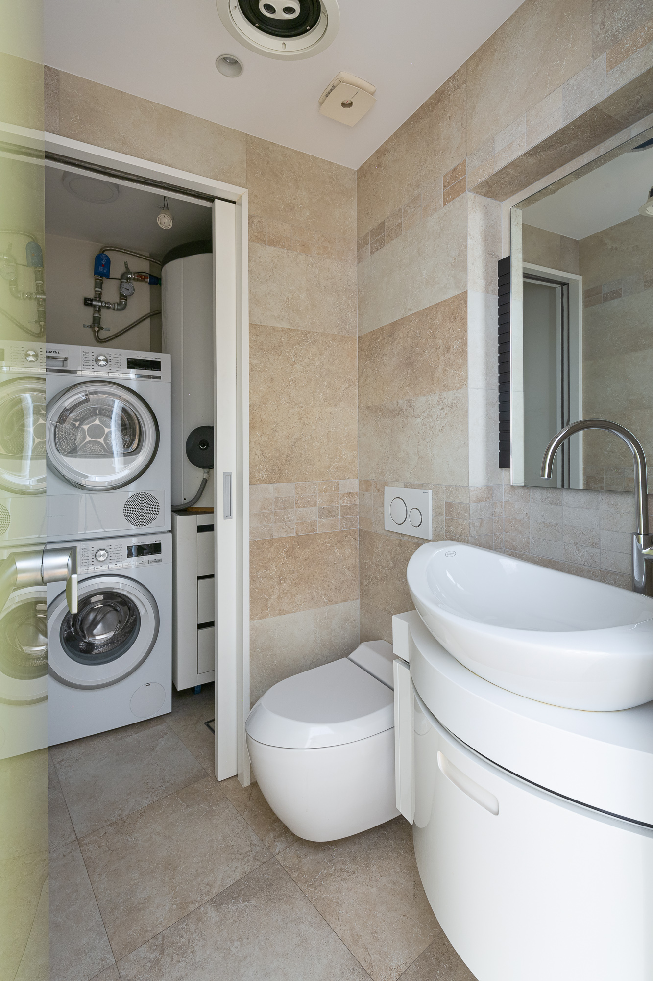 Luxurious One-Bedroom Apartment with Designer Interior