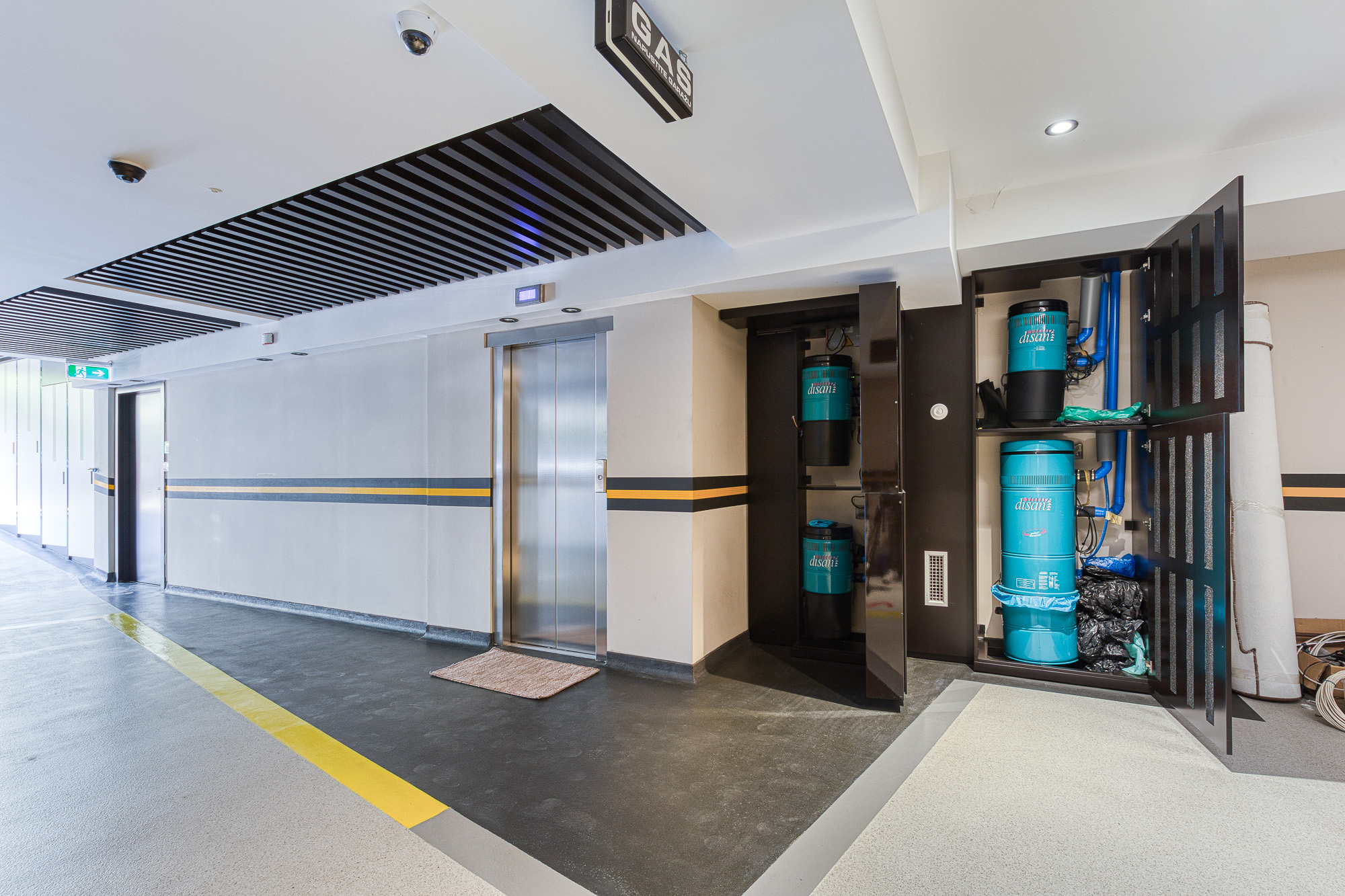 Luxurious One-Bedroom Apartment with Designer Interior