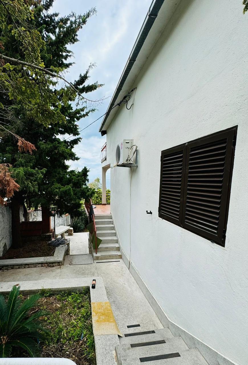 House Near the Sea with Private Beach Access – Bar, Dobre Vode