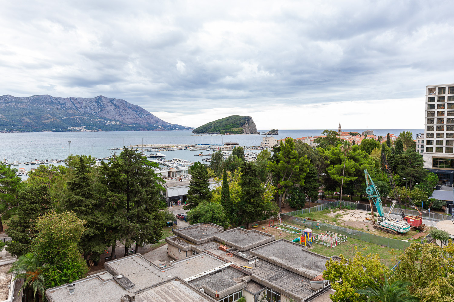 Modern One-Bedroom Apartment in Budva with Optional Garage