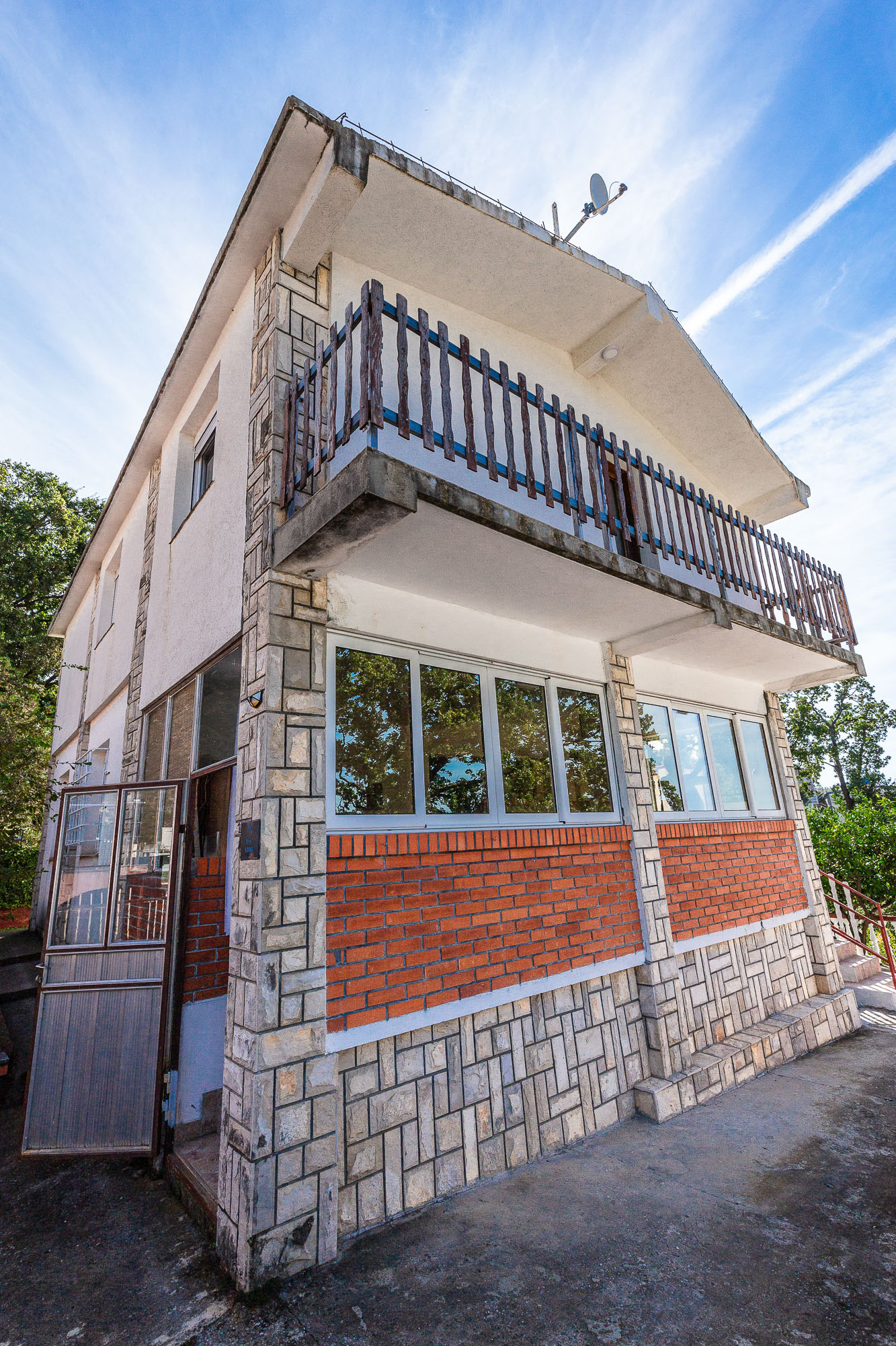 House with a terrace and sea view in Bar