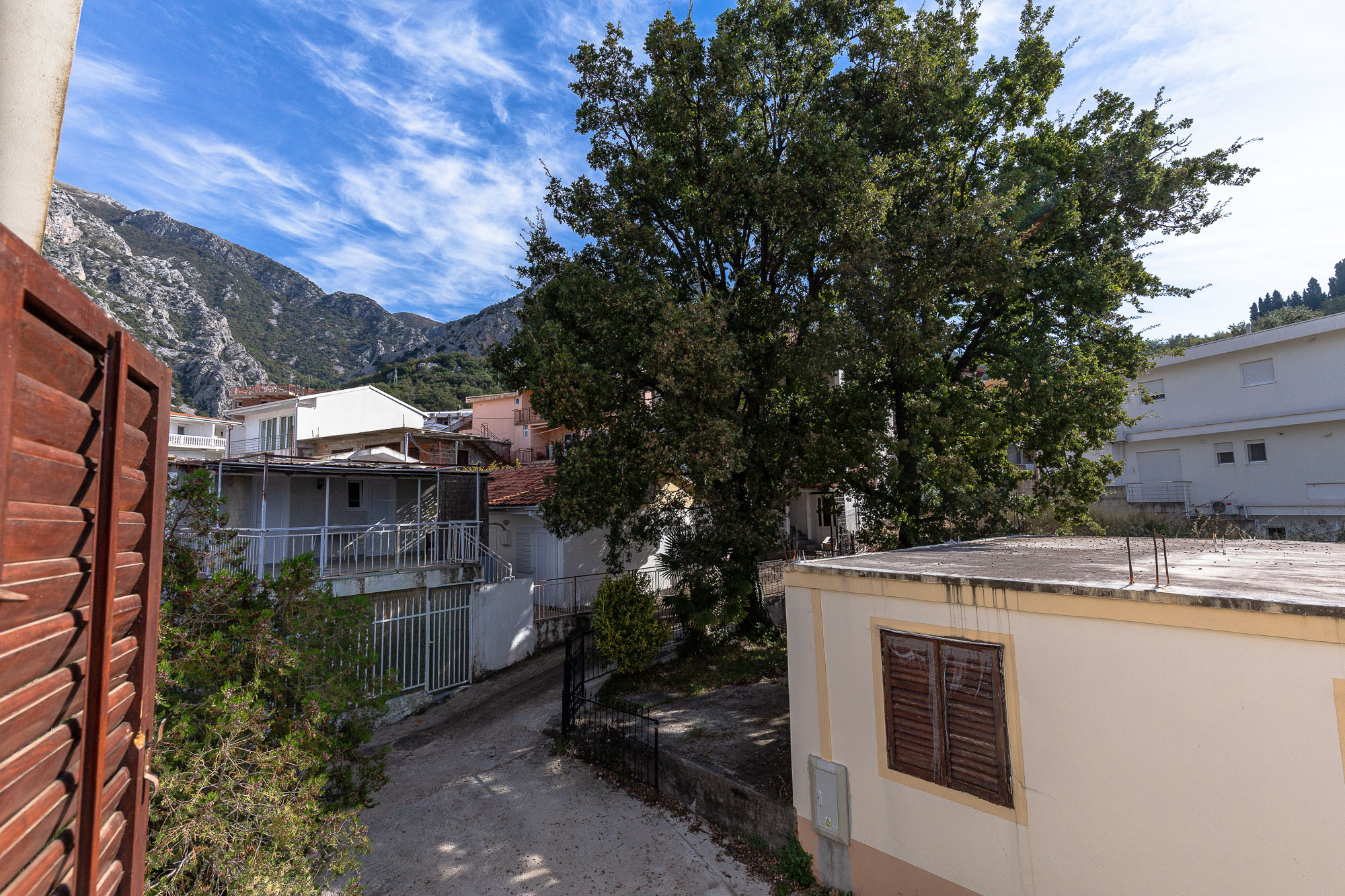 House with a terrace and sea view in Bar
