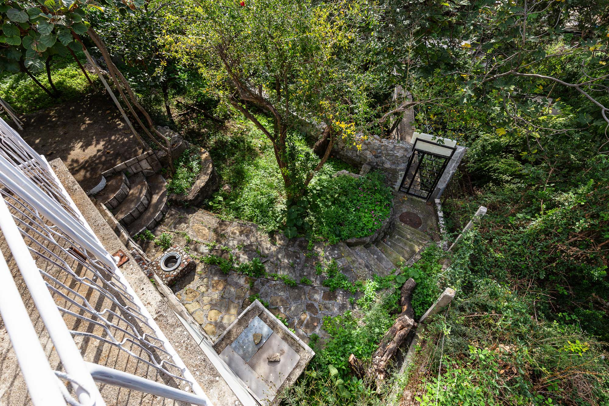 House with a terrace and sea view in Bar