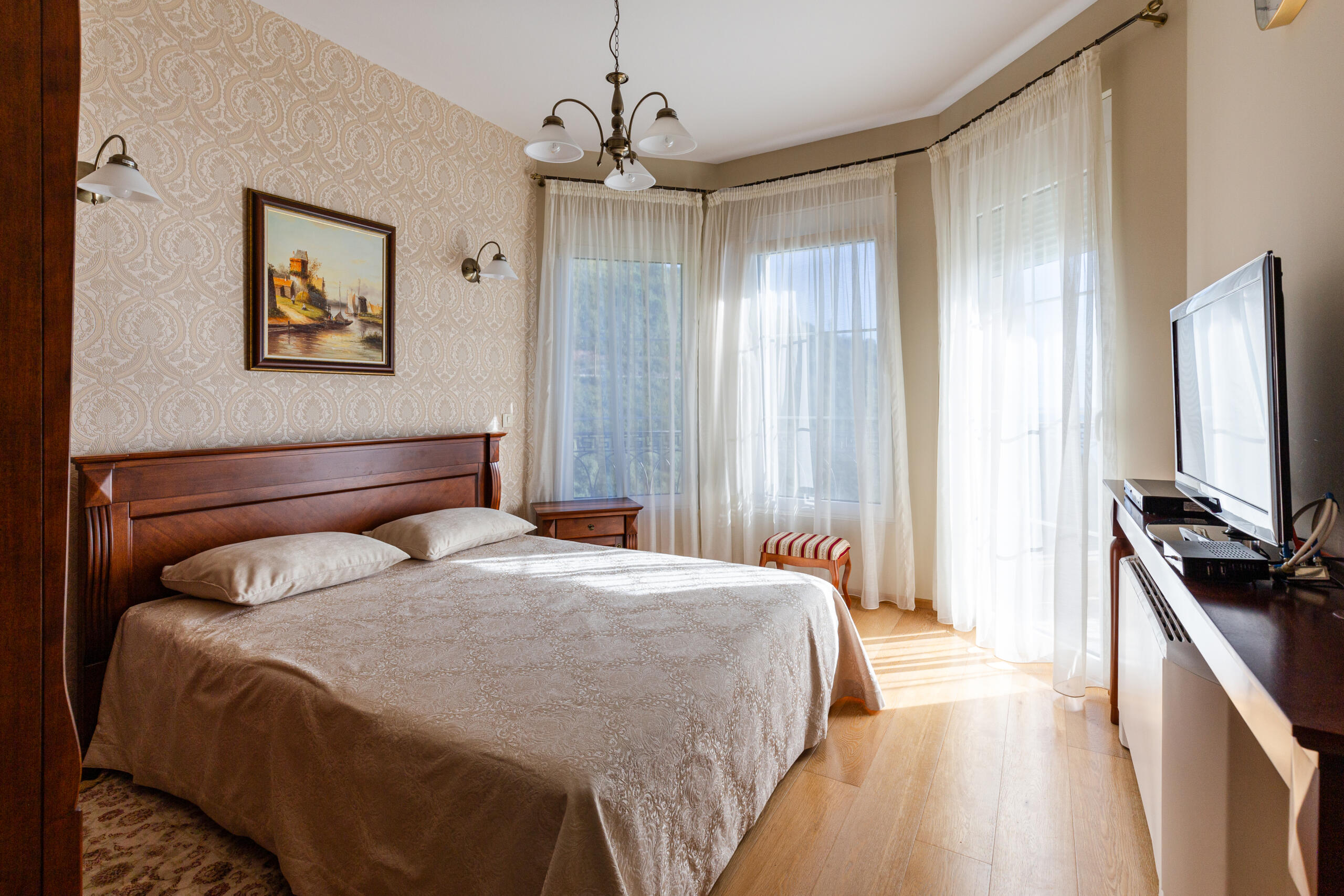 Elegance and serenity in a luxurious villa with natural views.