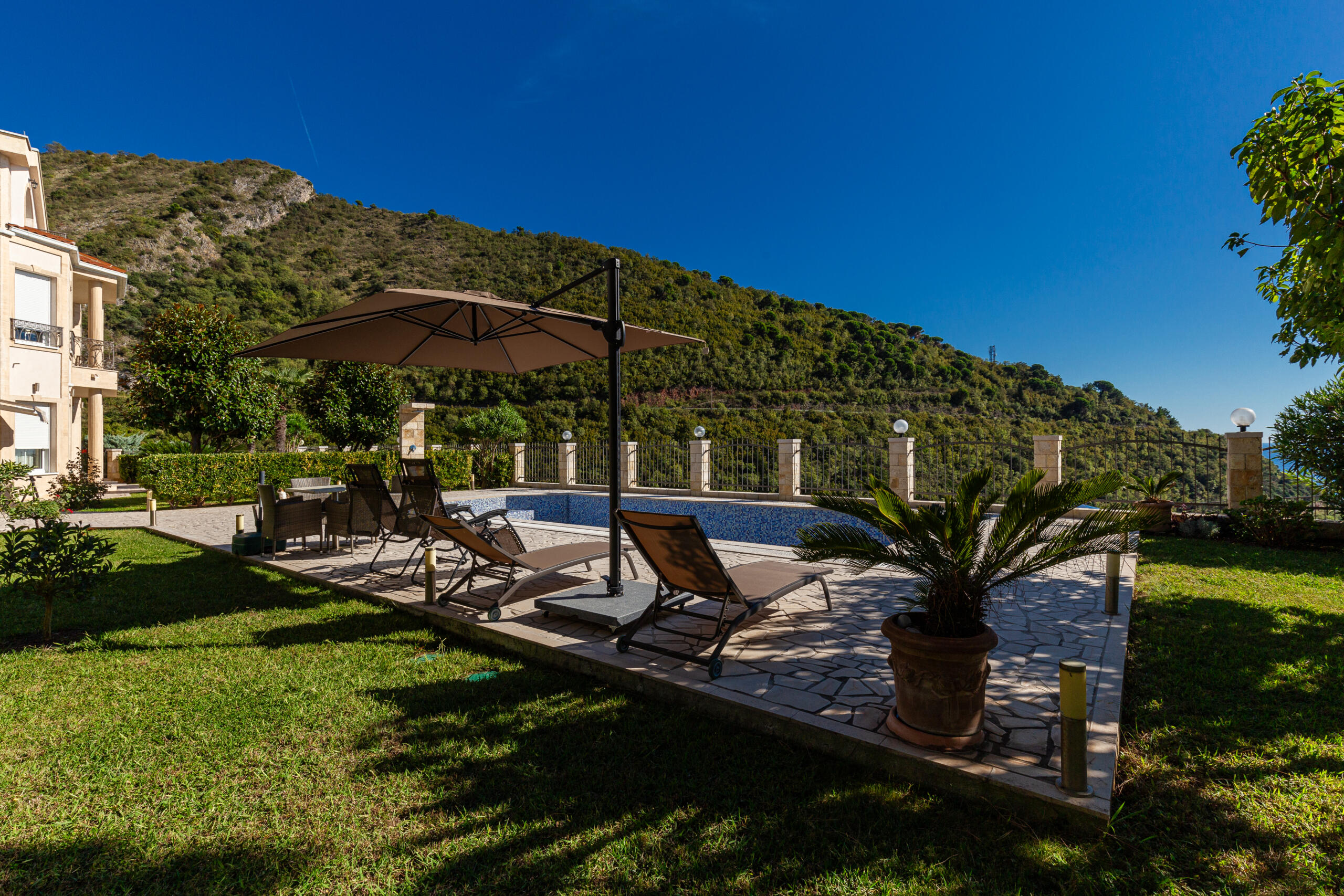 Elegance and serenity in a luxurious villa with natural views.