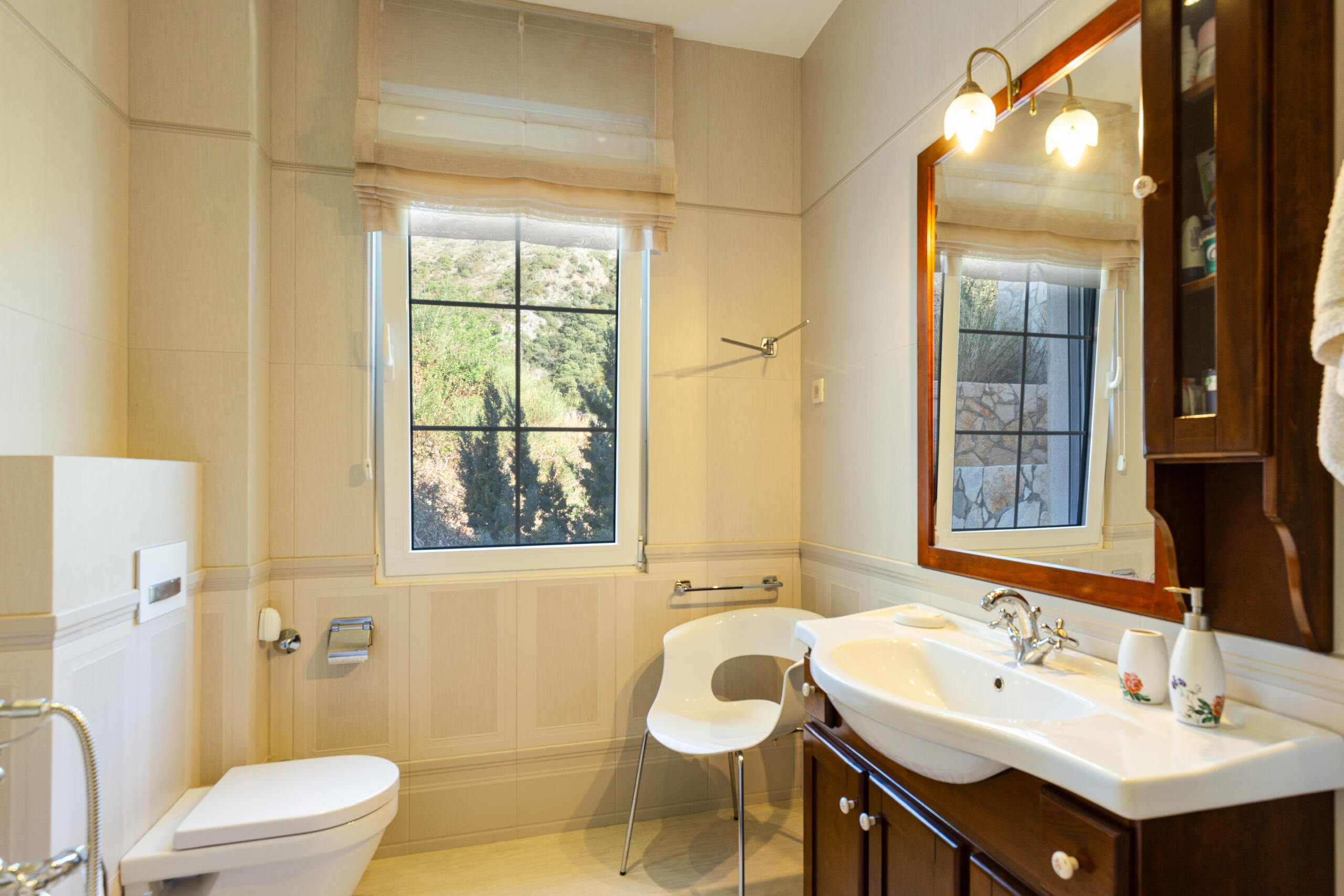 Elegance and serenity in a luxurious villa with natural views.