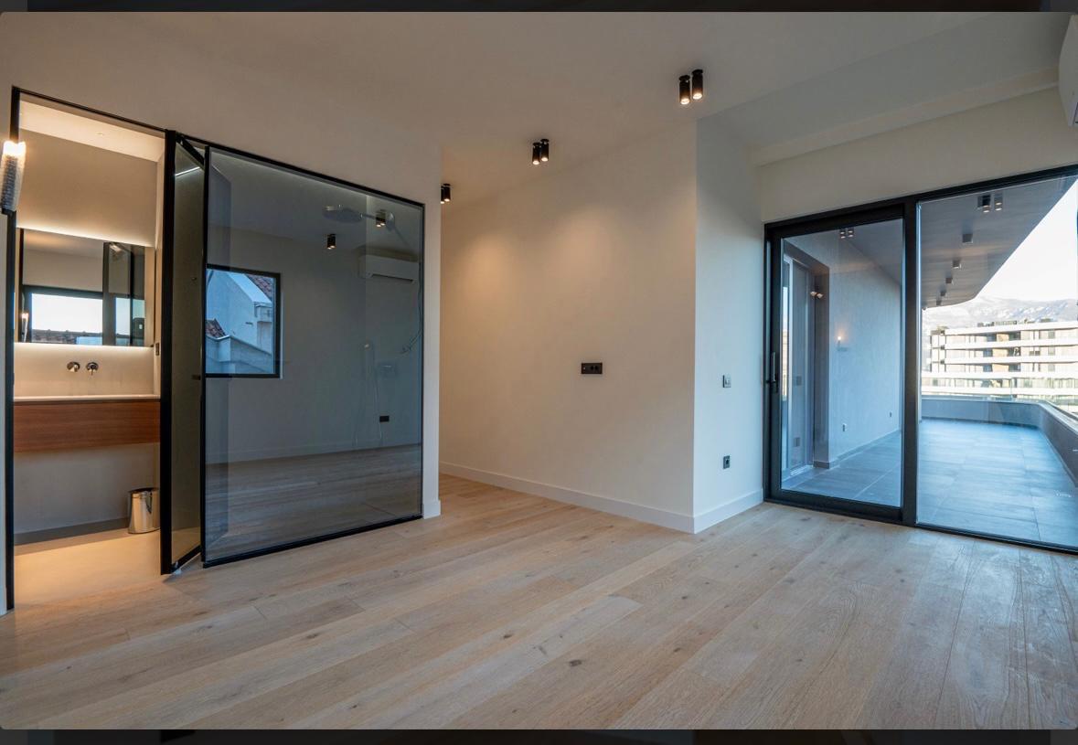 Three-bedroom apartment in Budva with a stunning view