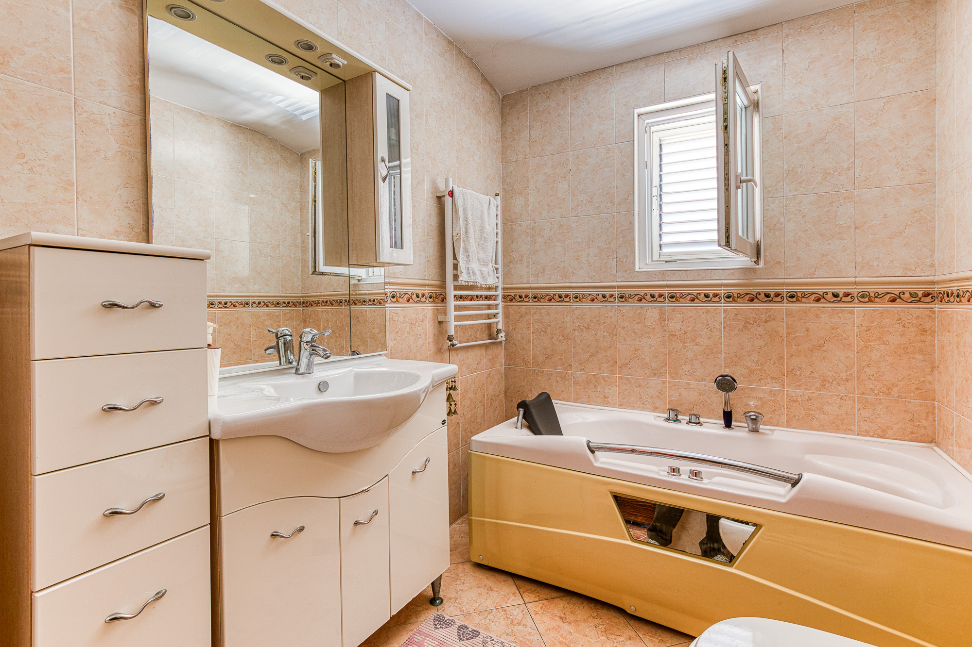 For Sale: Charming House in Bar