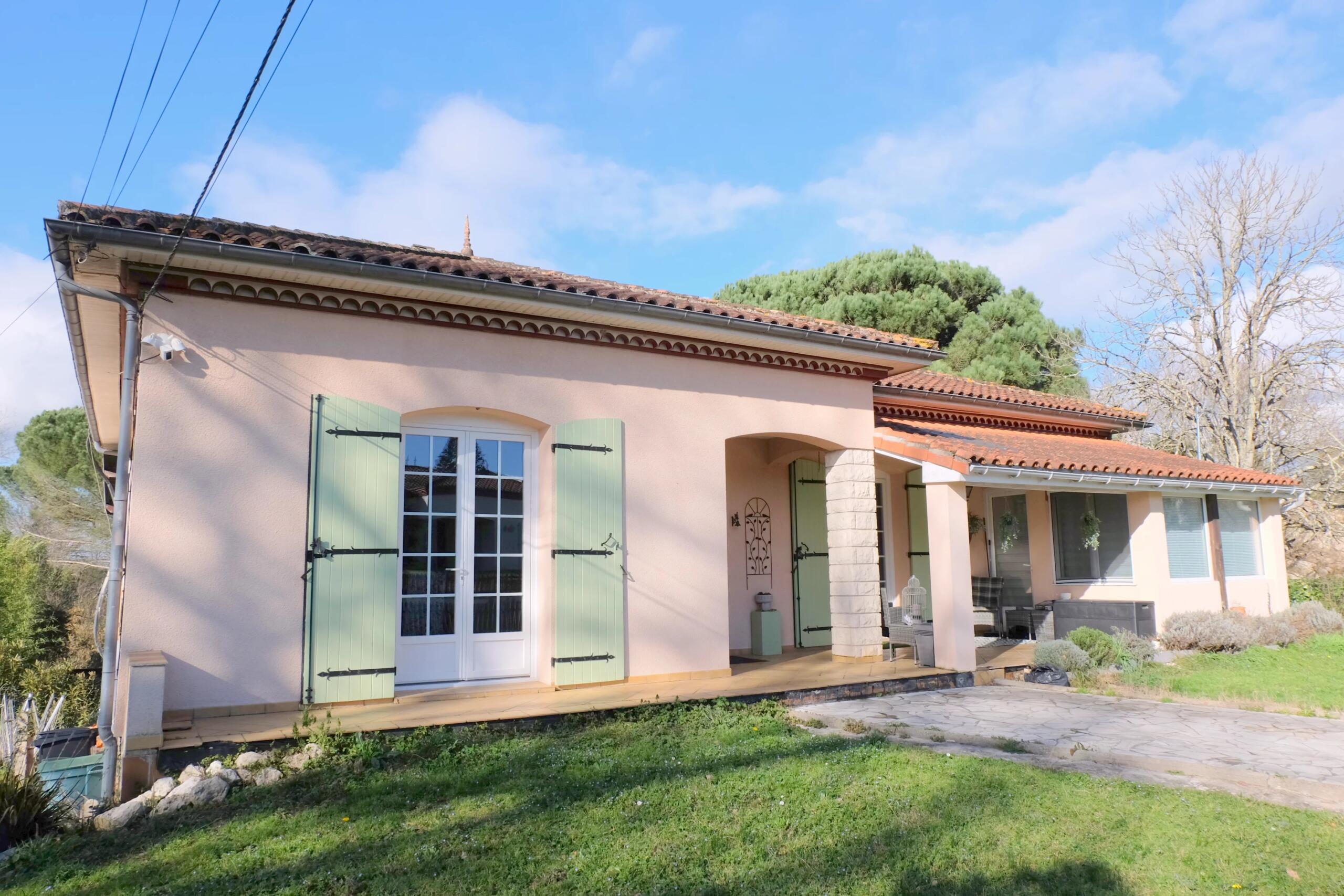 Riverside house with swimming pool, Aquitaine – France – BVI83914