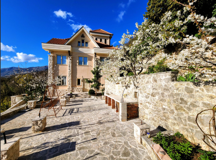 Villa in Rustovo with 5 Bedrooms, 392 m²