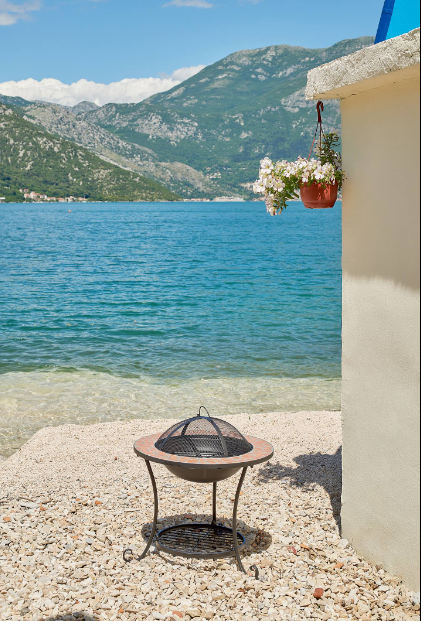 House, 1 room, 55 m² with a 610 m² plot in Kostanjica