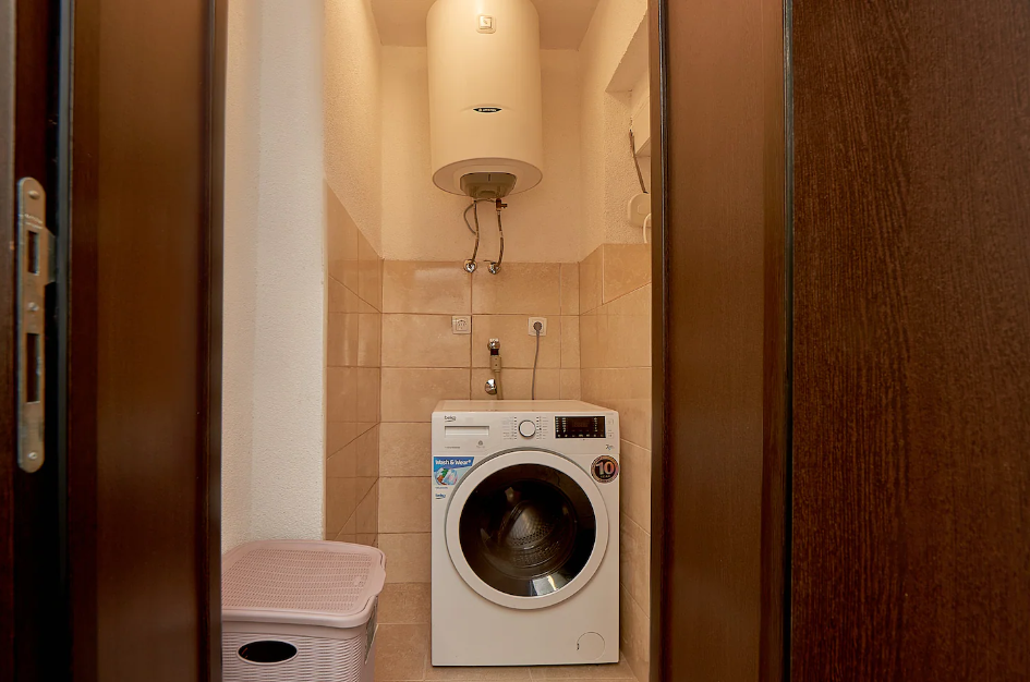 House, 1 room, 55 m² with a 610 m² plot in Kostanjica