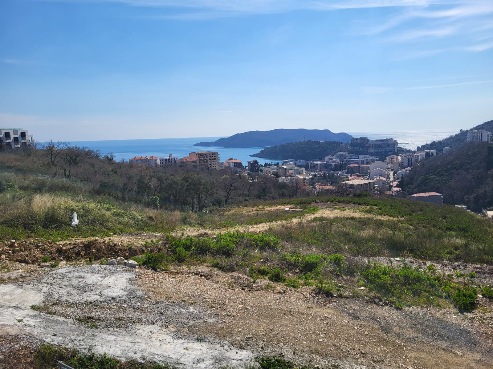 A plot with a house in Ivanovići, 905m²